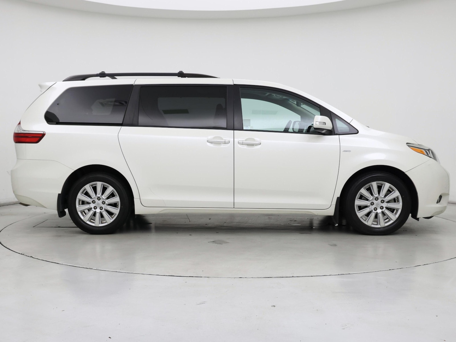 Image 8 of 2017 Toyota Sienna Limited Premium