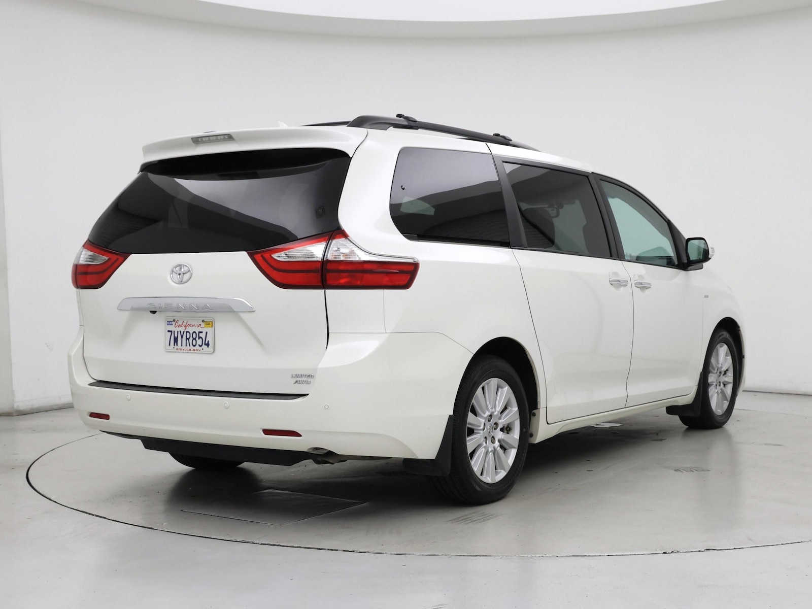 Image 9 of 2017 Toyota Sienna Limited Premium