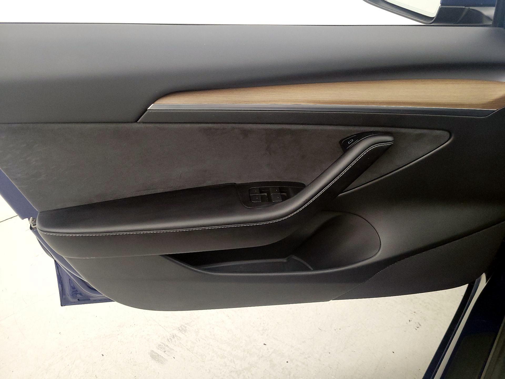 Thumbnail: 2021 Tesla Model 3 - 12