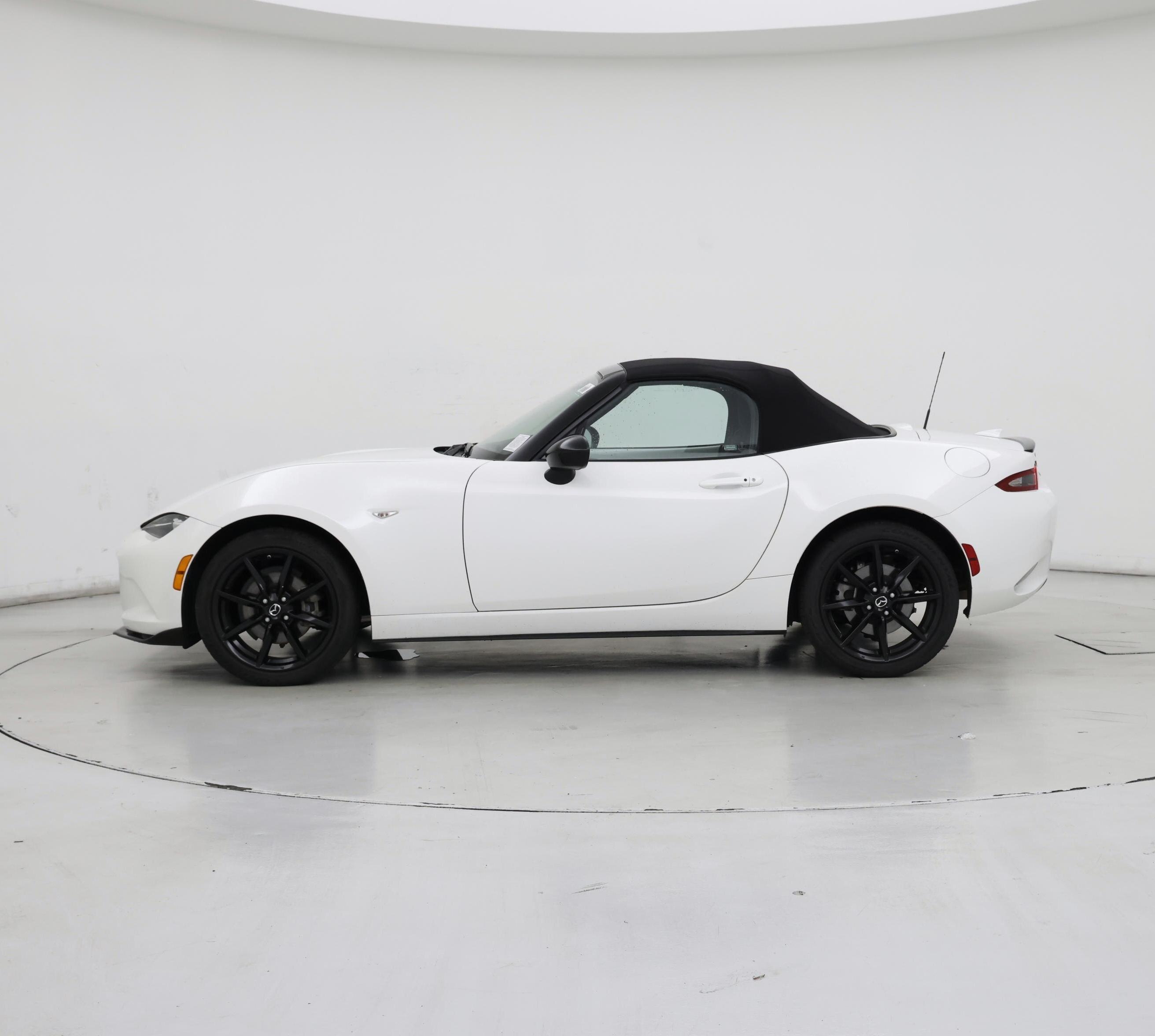 Thumbnail: 2019 Mazda MX-5 Miata - 3