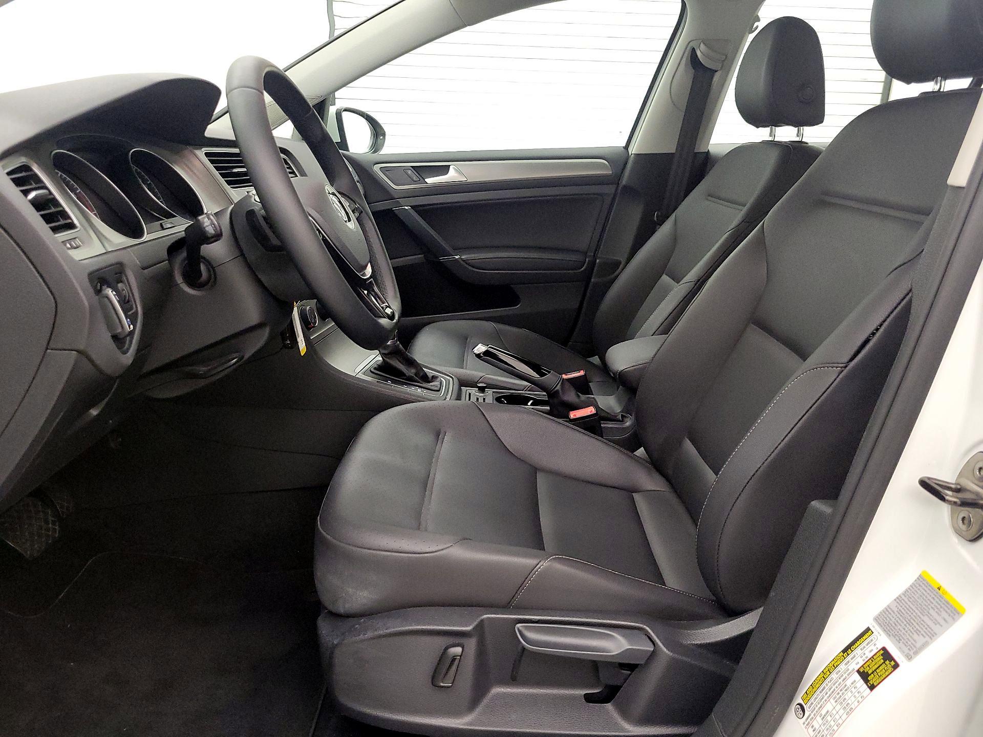 Thumbnail: 2015 Volkswagen Golf - 11
