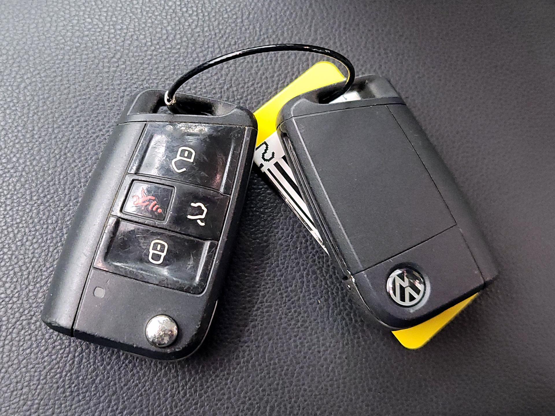 Thumbnail: 2015 Volkswagen Golf - 20