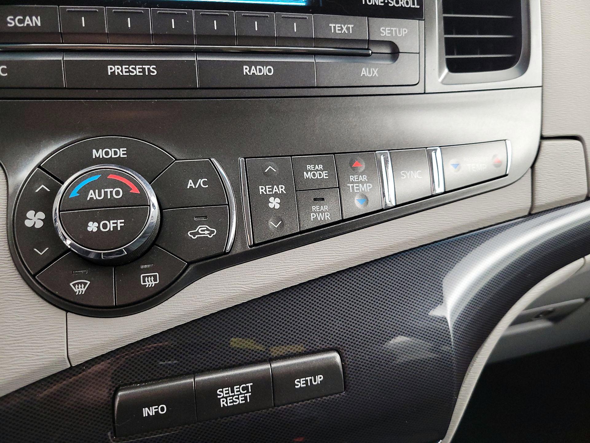 Thumbnail: 2014 Toyota Sienna - 16
