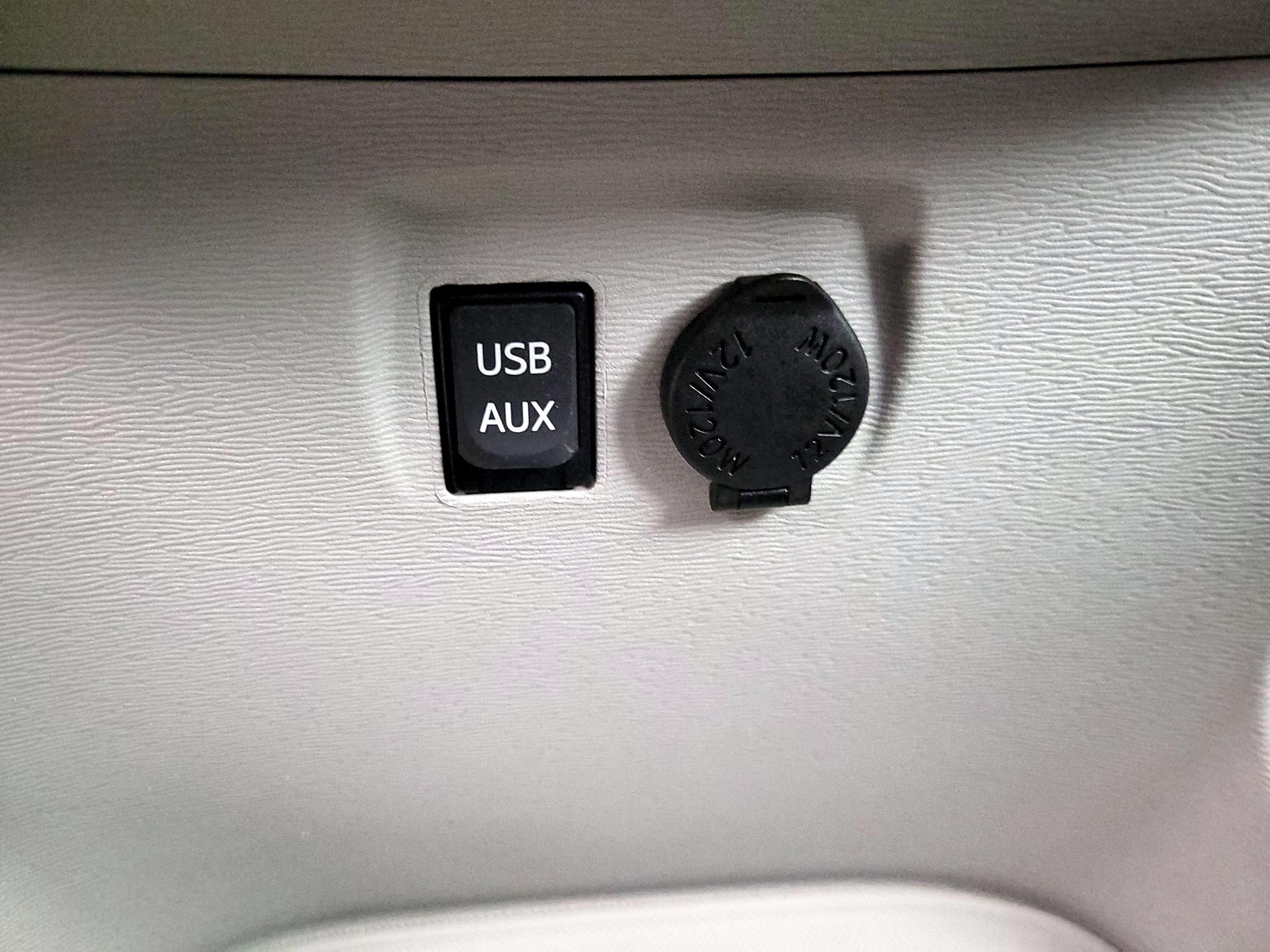 Thumbnail: 2014 Toyota Sienna - 18