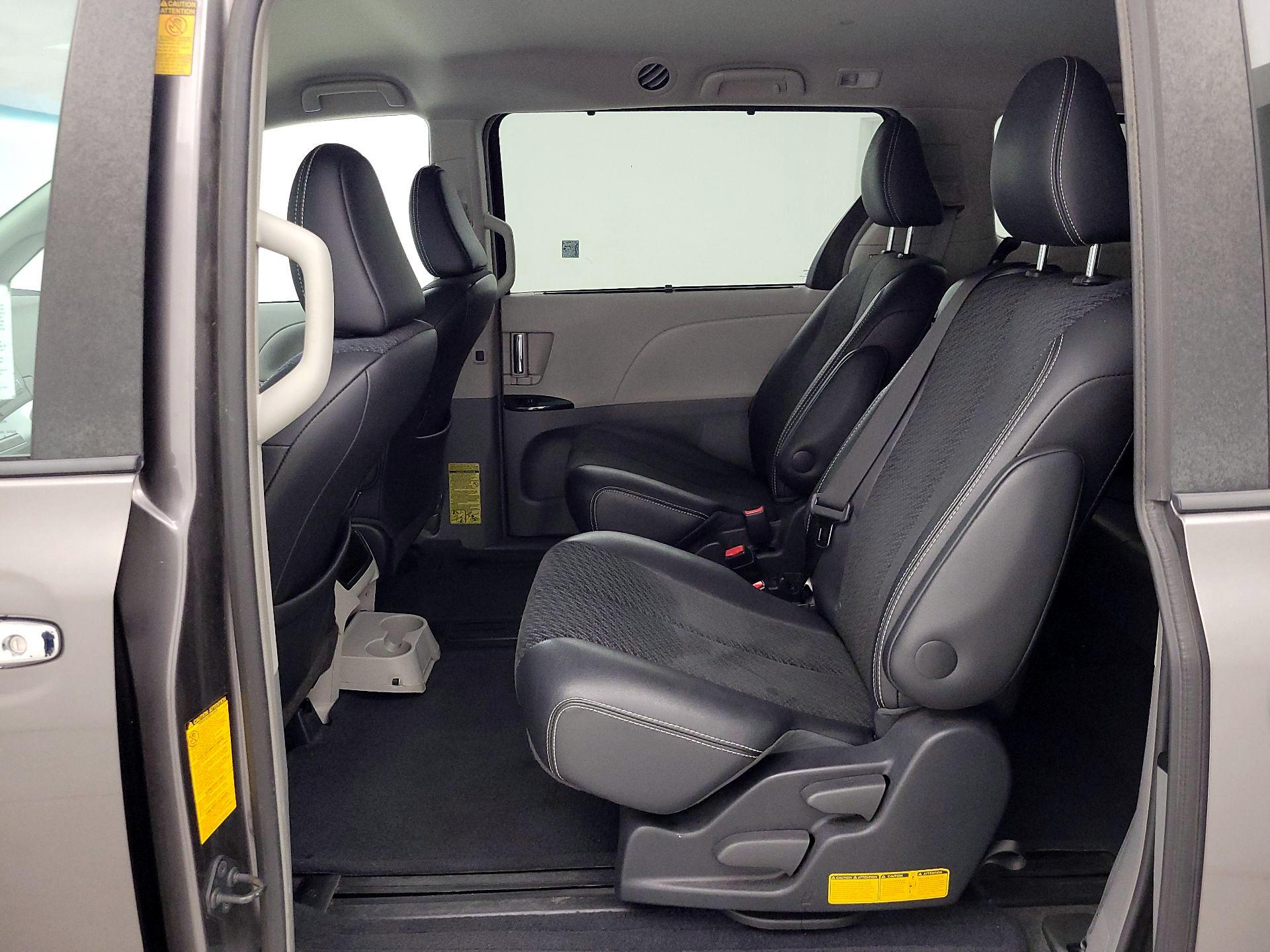 Thumbnail: 2014 Toyota Sienna - 19