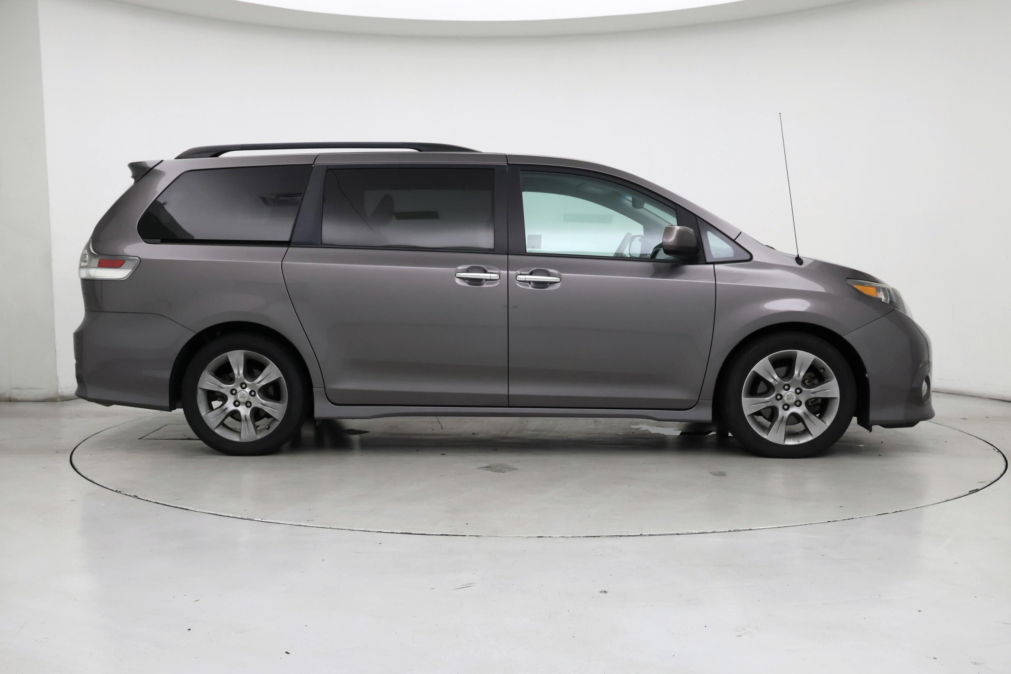 Thumbnail: 2014 Toyota Sienna - 7