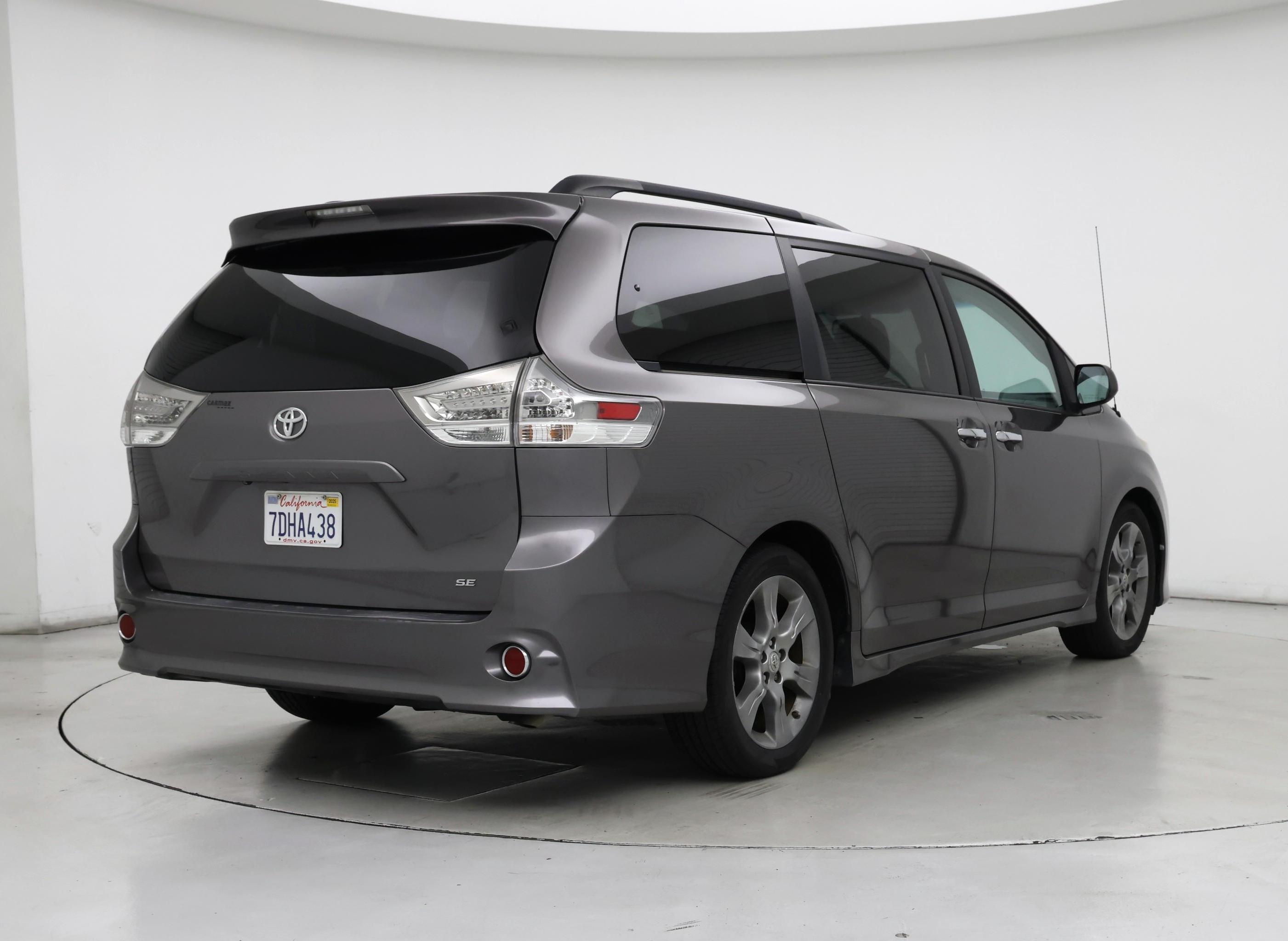 Thumbnail: 2014 Toyota Sienna - 8
