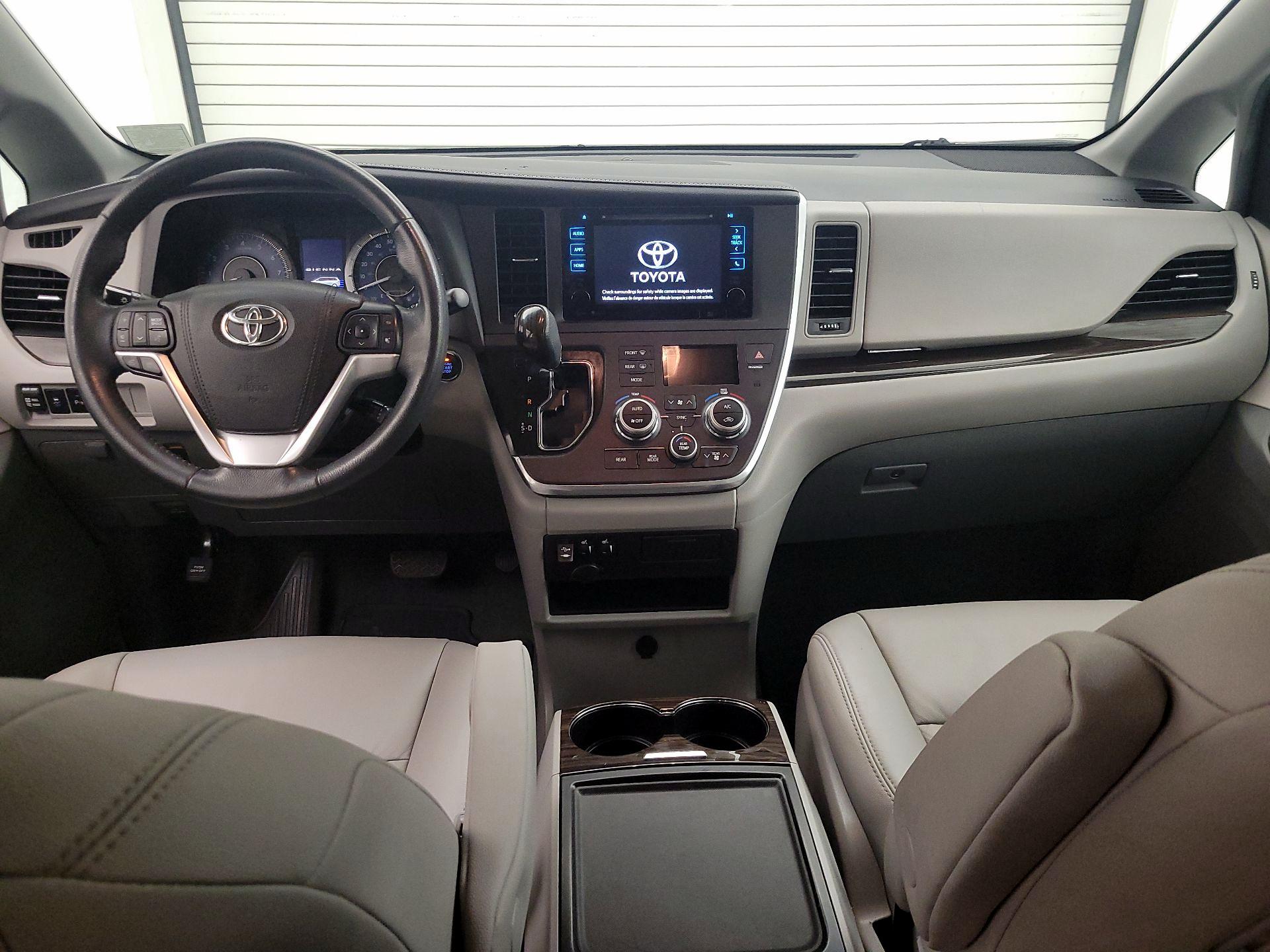 Thumbnail: 2015 Toyota Sienna - 9