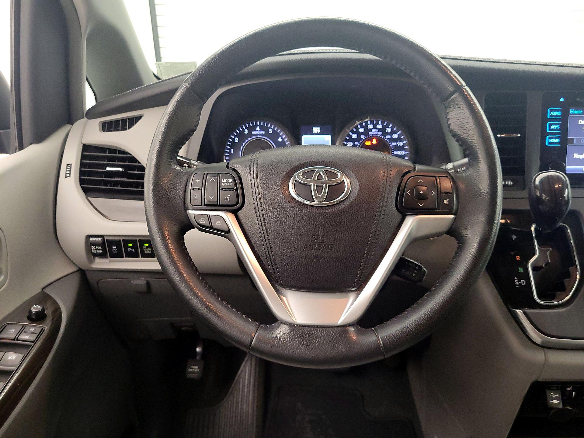 Thumbnail: 2015 Toyota Sienna - 10