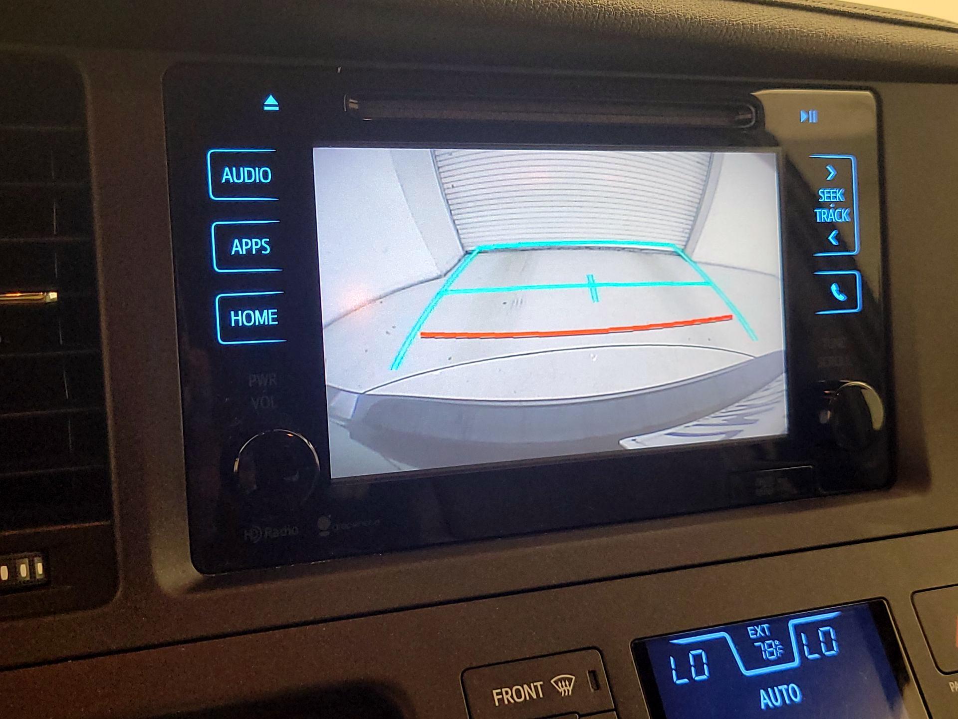 Thumbnail: 2015 Toyota Sienna - 15
