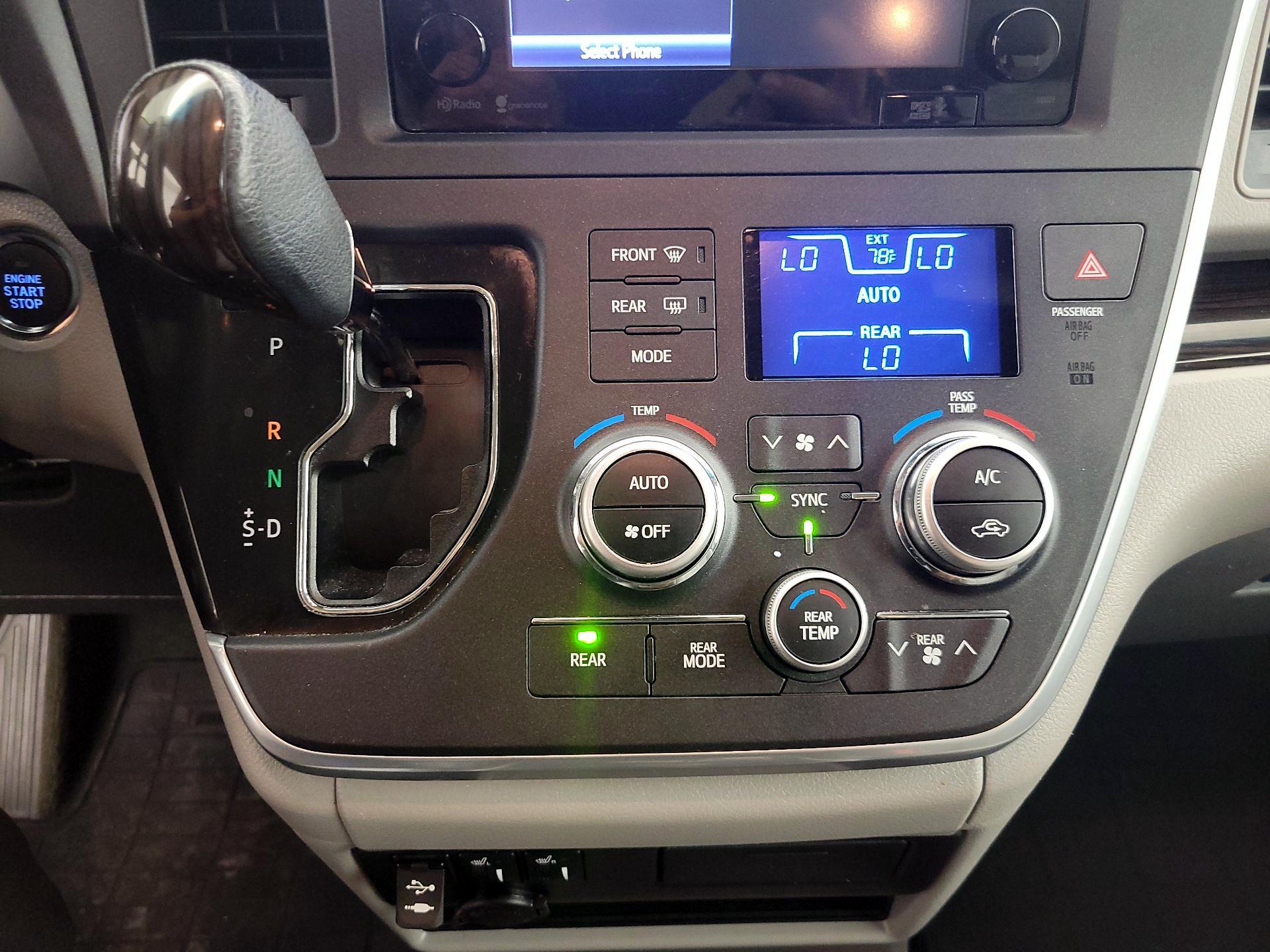 Thumbnail: 2015 Toyota Sienna - 17