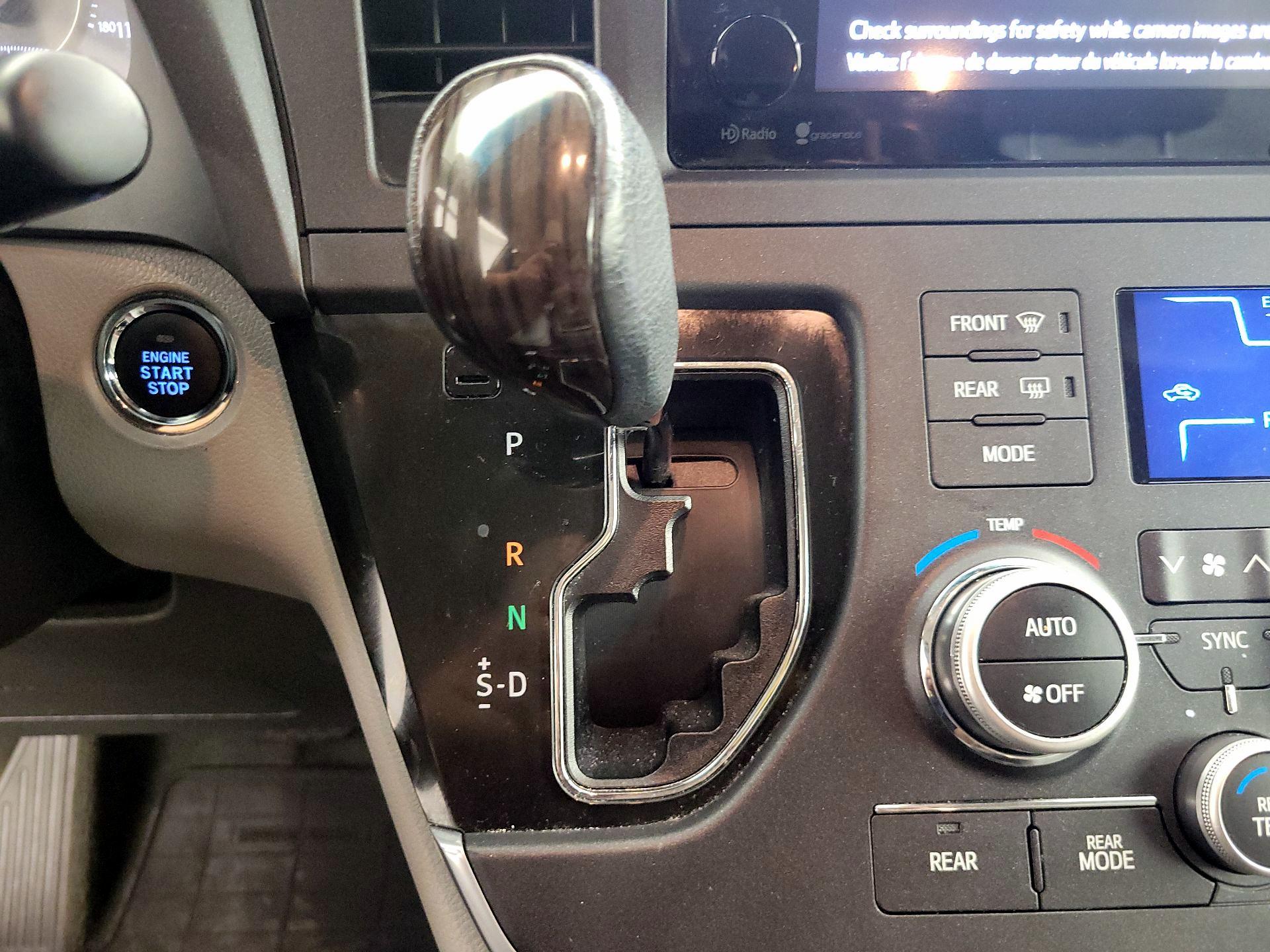 Thumbnail: 2015 Toyota Sienna - 18