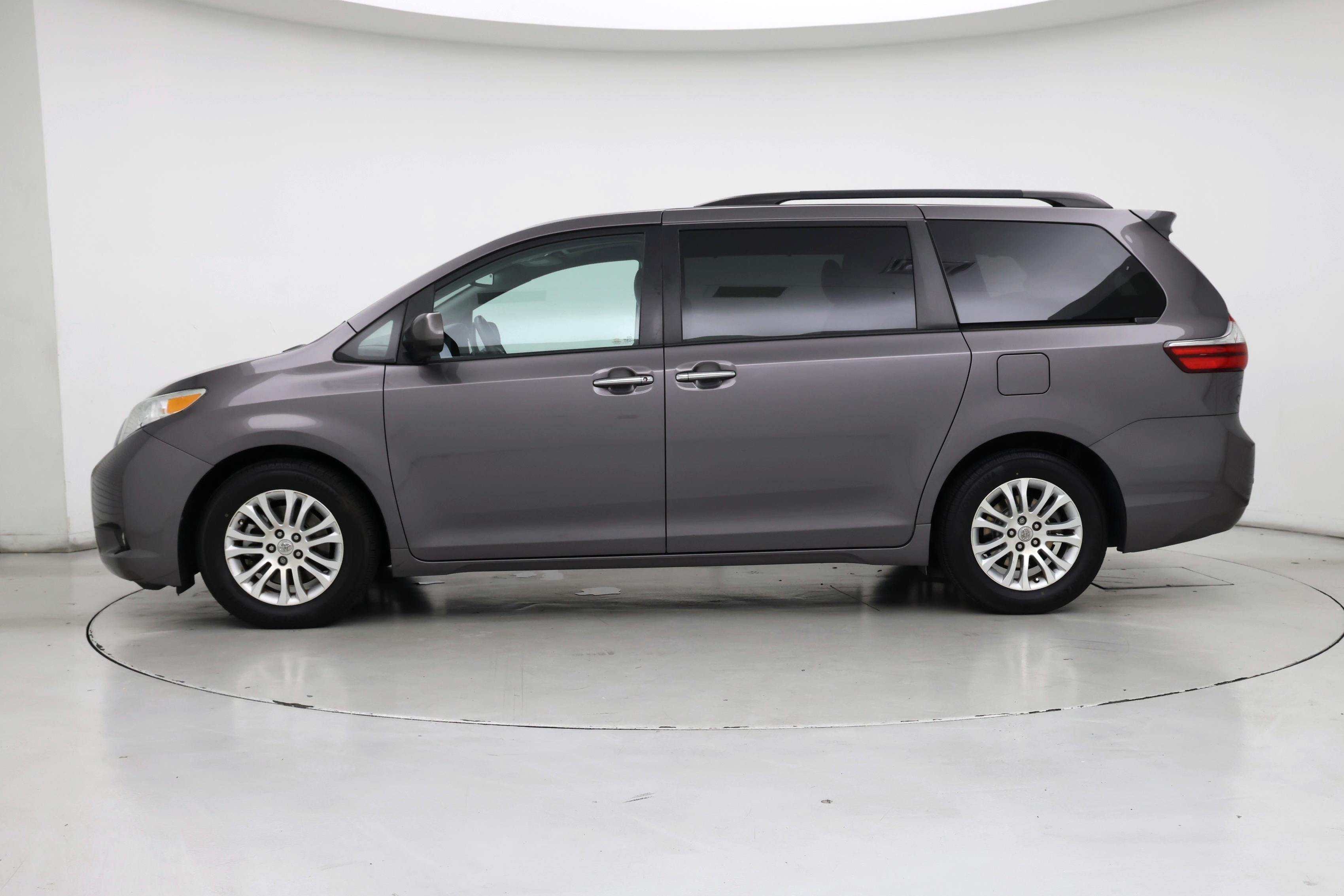 Thumbnail: 2015 Toyota Sienna - 3