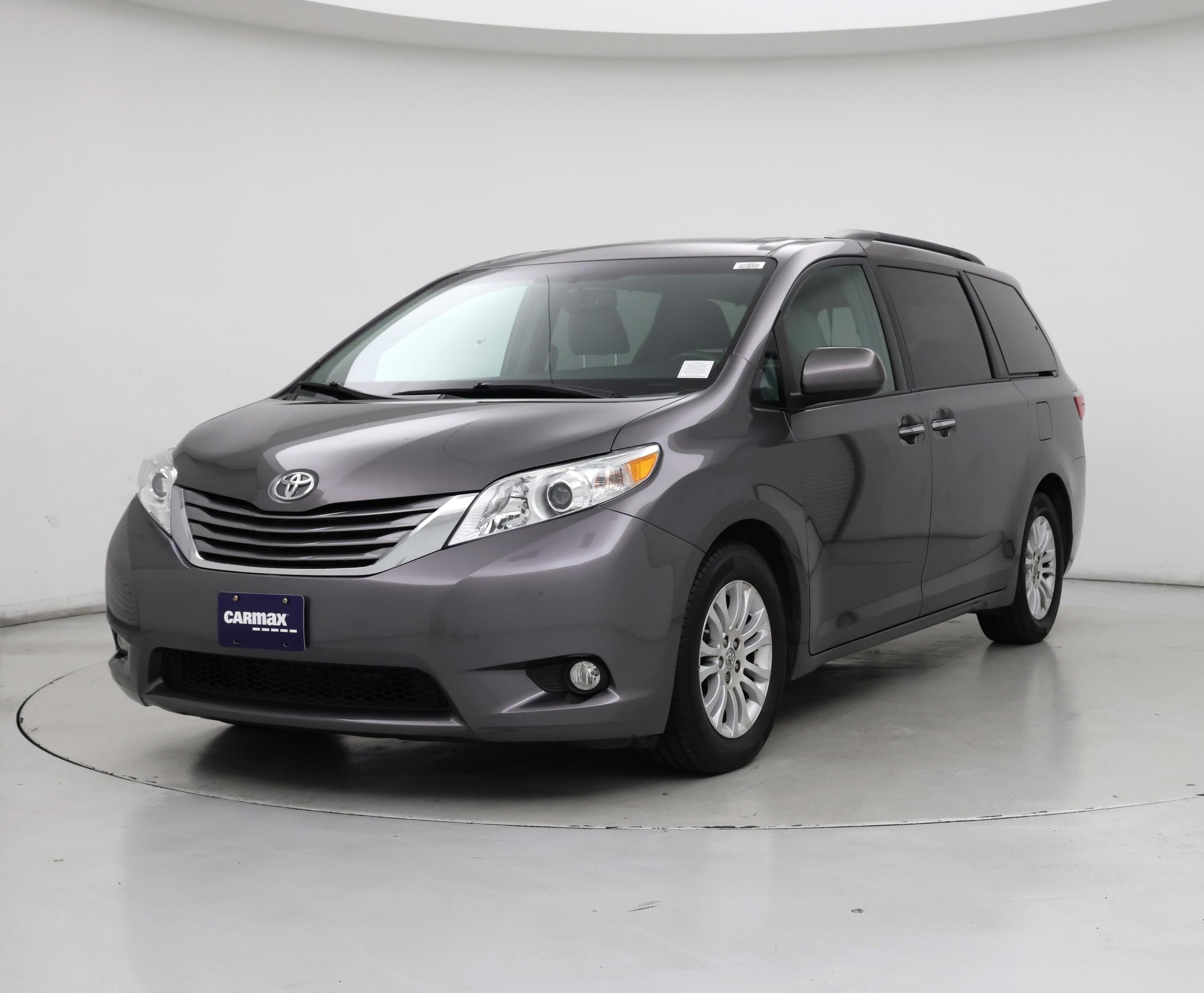 Thumbnail: 2015 Toyota Sienna - 4