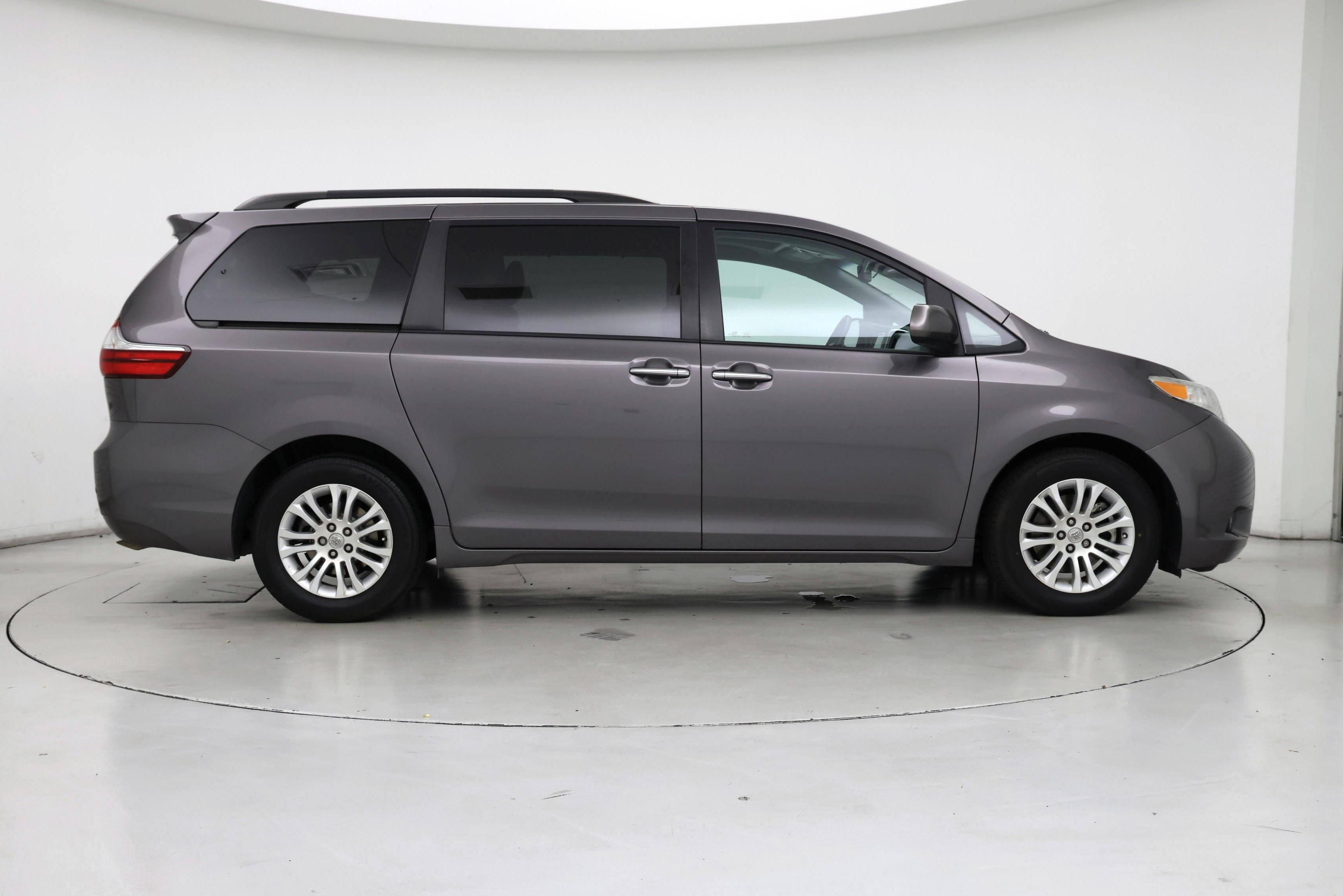 Thumbnail: 2015 Toyota Sienna - 7