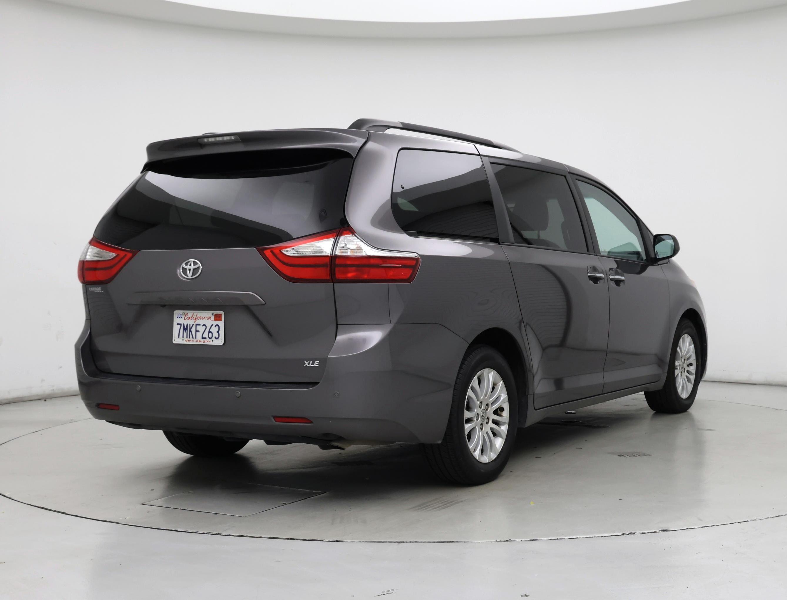 Thumbnail: 2015 Toyota Sienna - 8