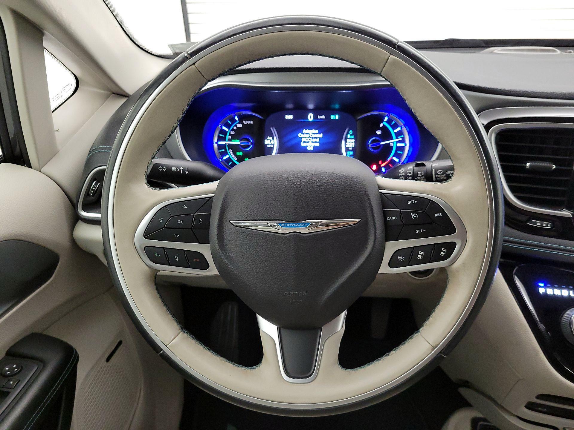 Thumbnail: 2018 Chrysler Pacifica - 10