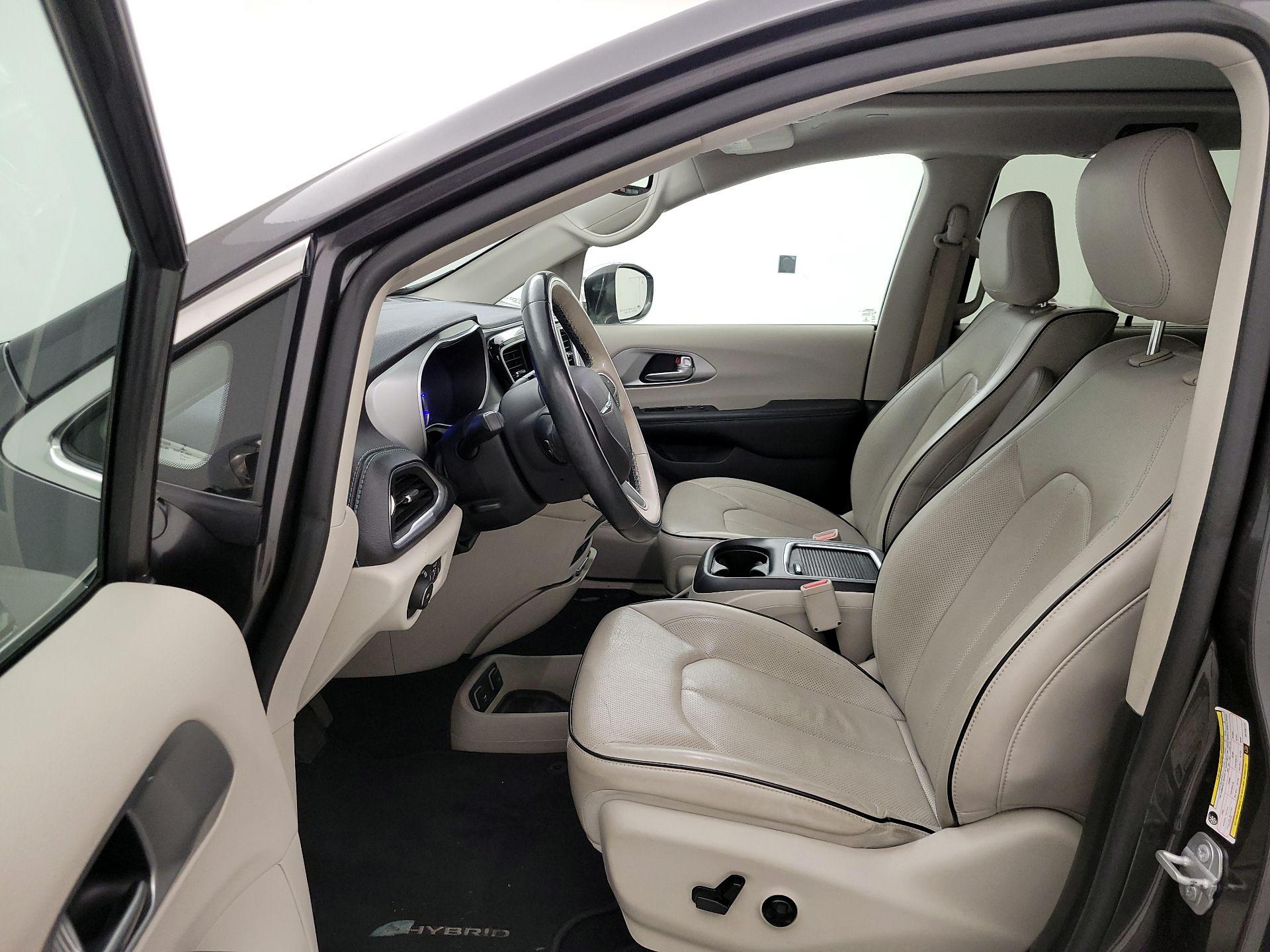 Thumbnail: 2018 Chrysler Pacifica - 11