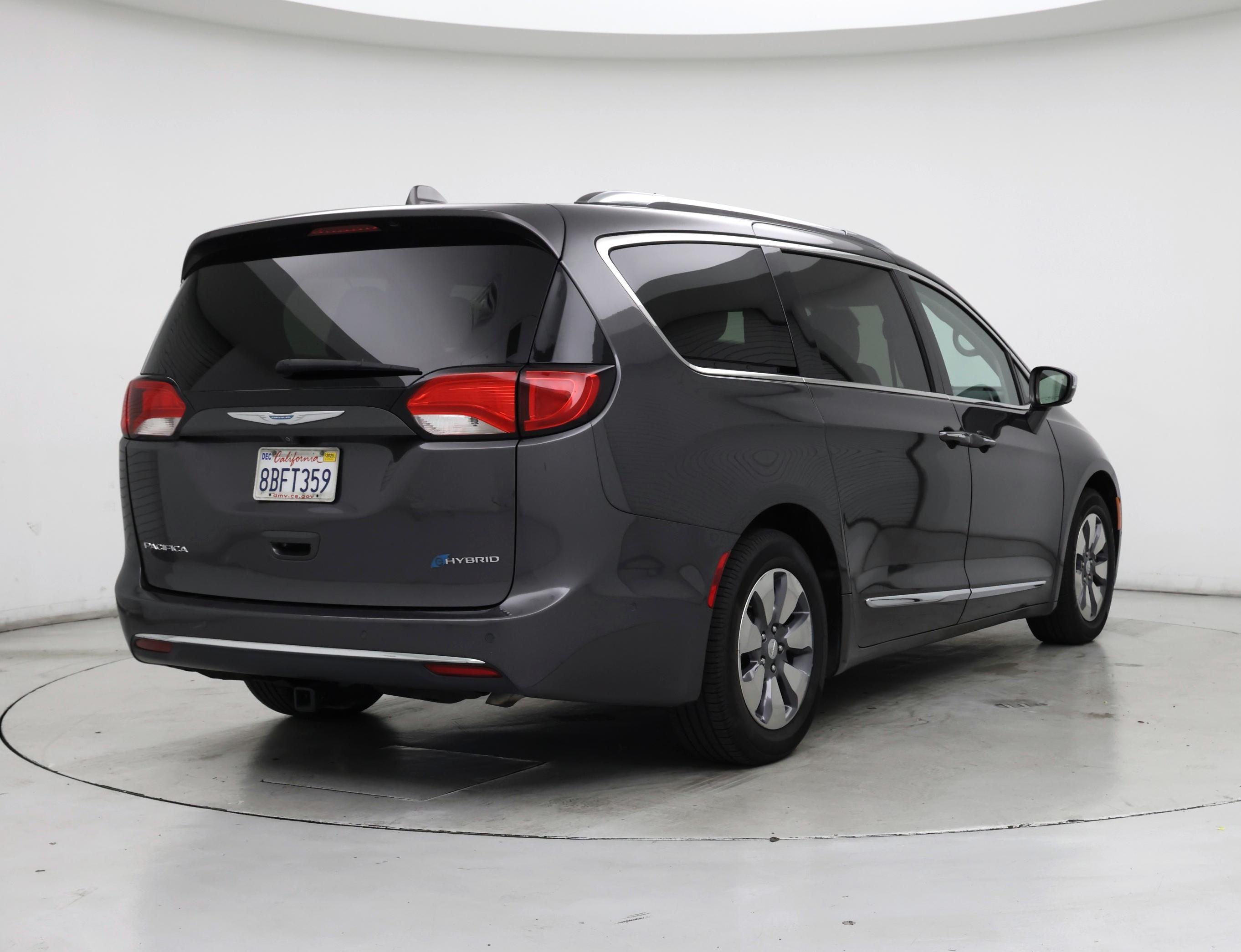 Thumbnail: 2018 Chrysler Pacifica - 8