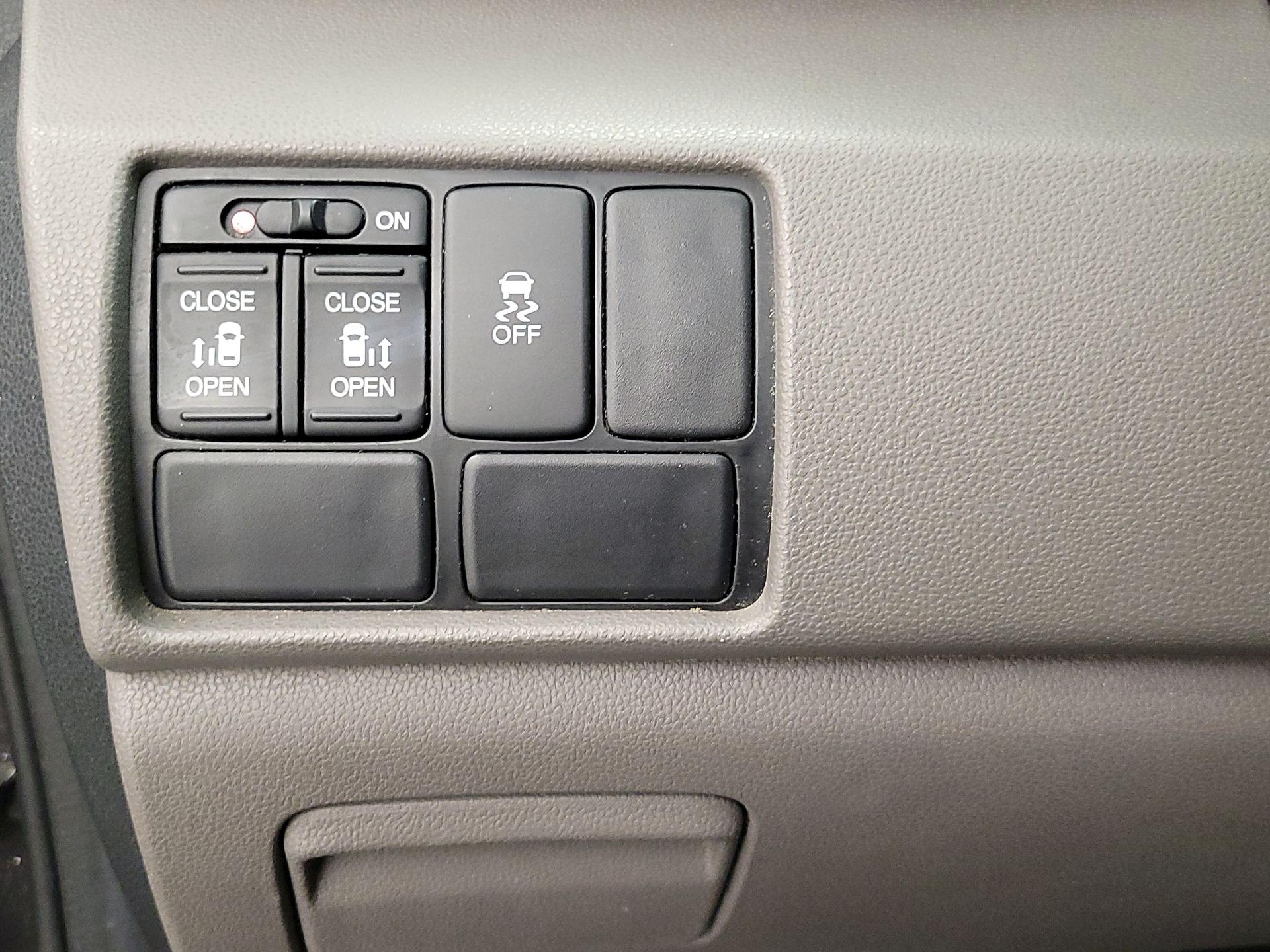 Thumbnail: 2016 Honda Odyssey - 13