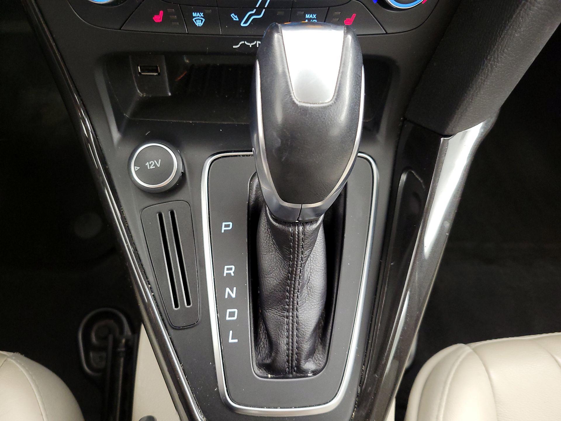 Thumbnail: 2015 Ford Focus - 18