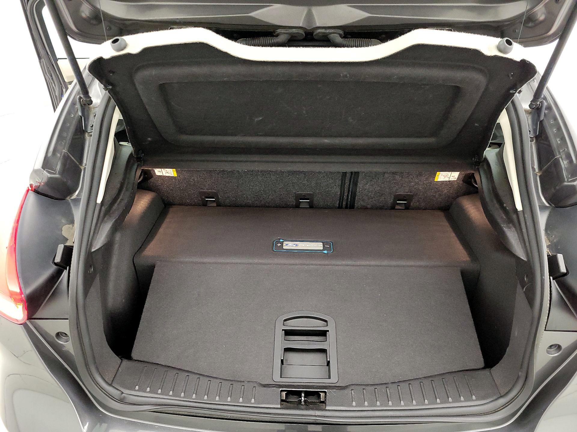 Thumbnail: 2015 Ford Focus - 20