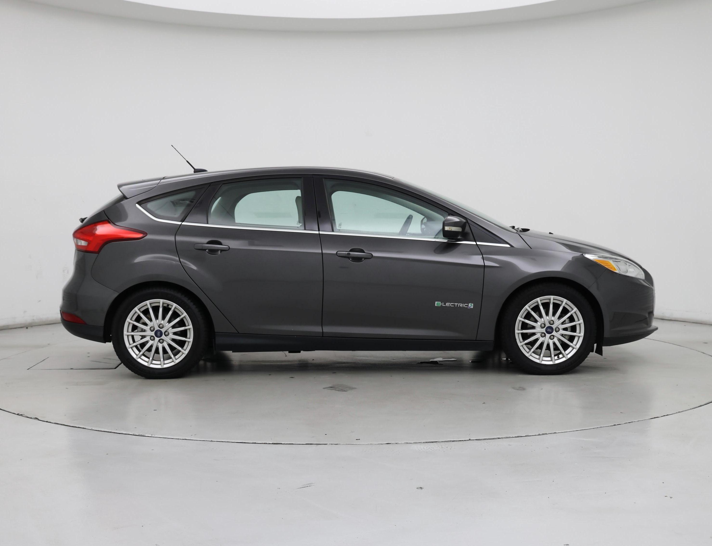 Thumbnail: 2015 Ford Focus - 7