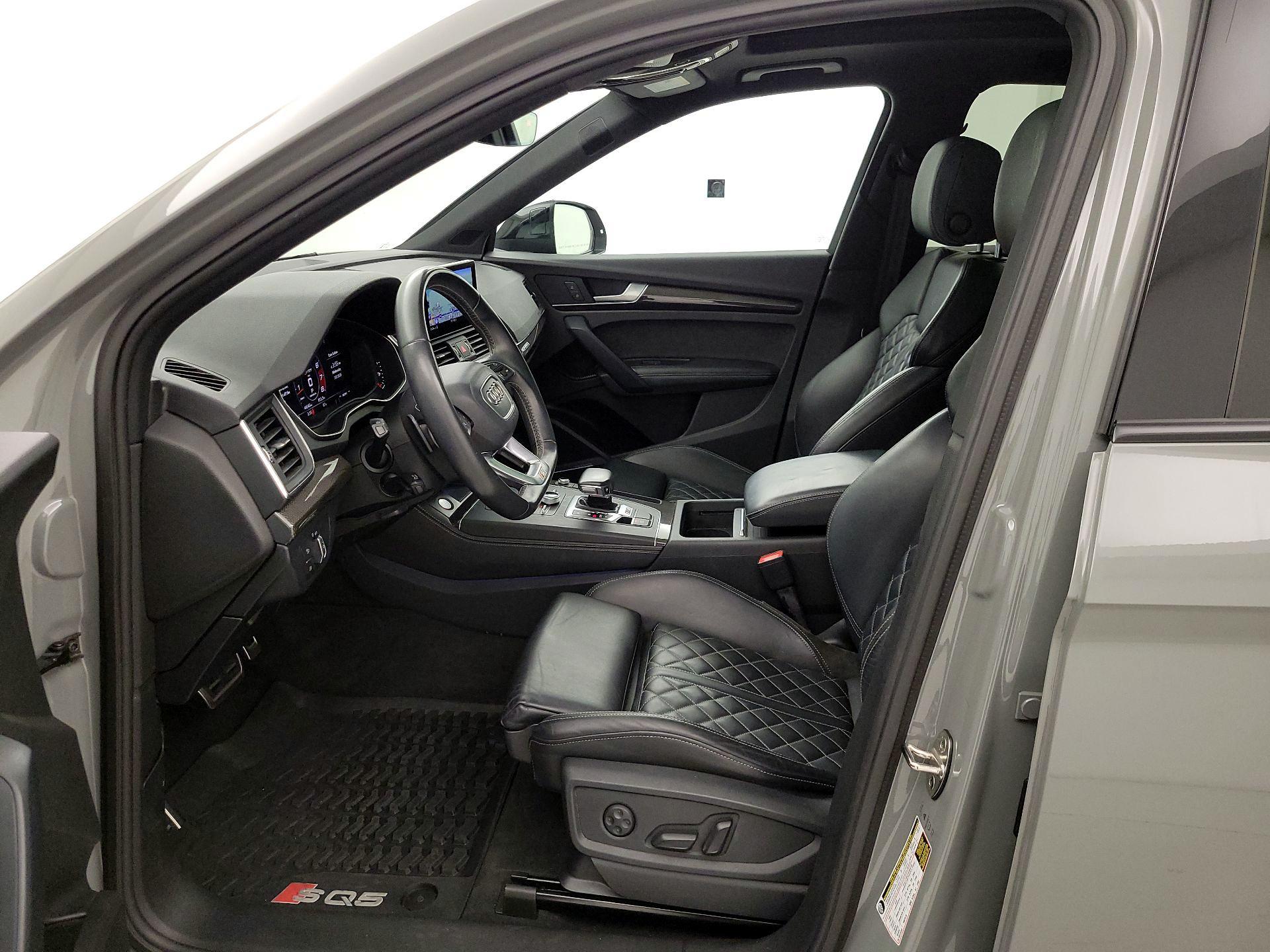 Thumbnail: 2020 Audi SQ5 - 11