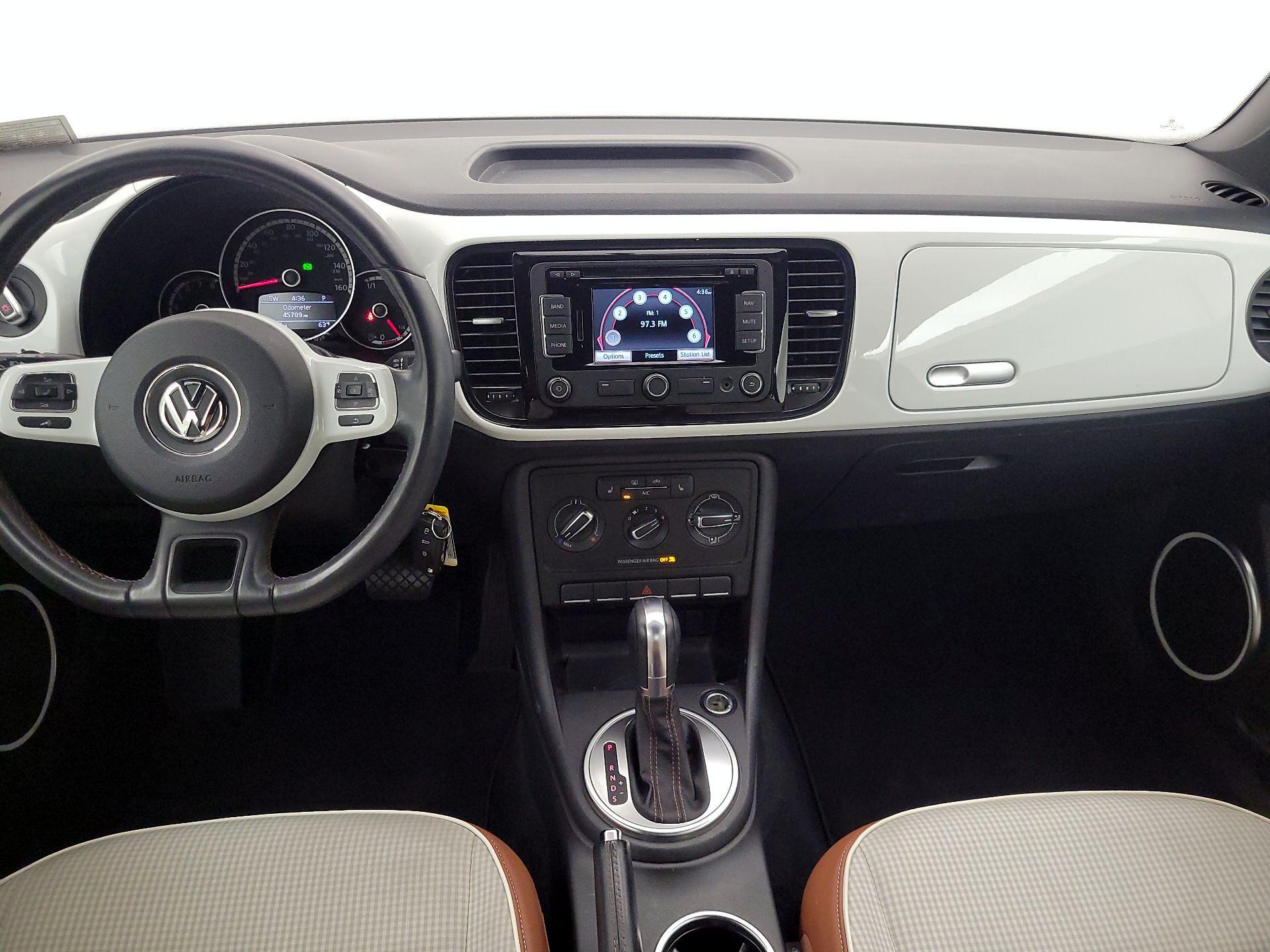 Thumbnail: 2015 Volkswagen Beetle - 9