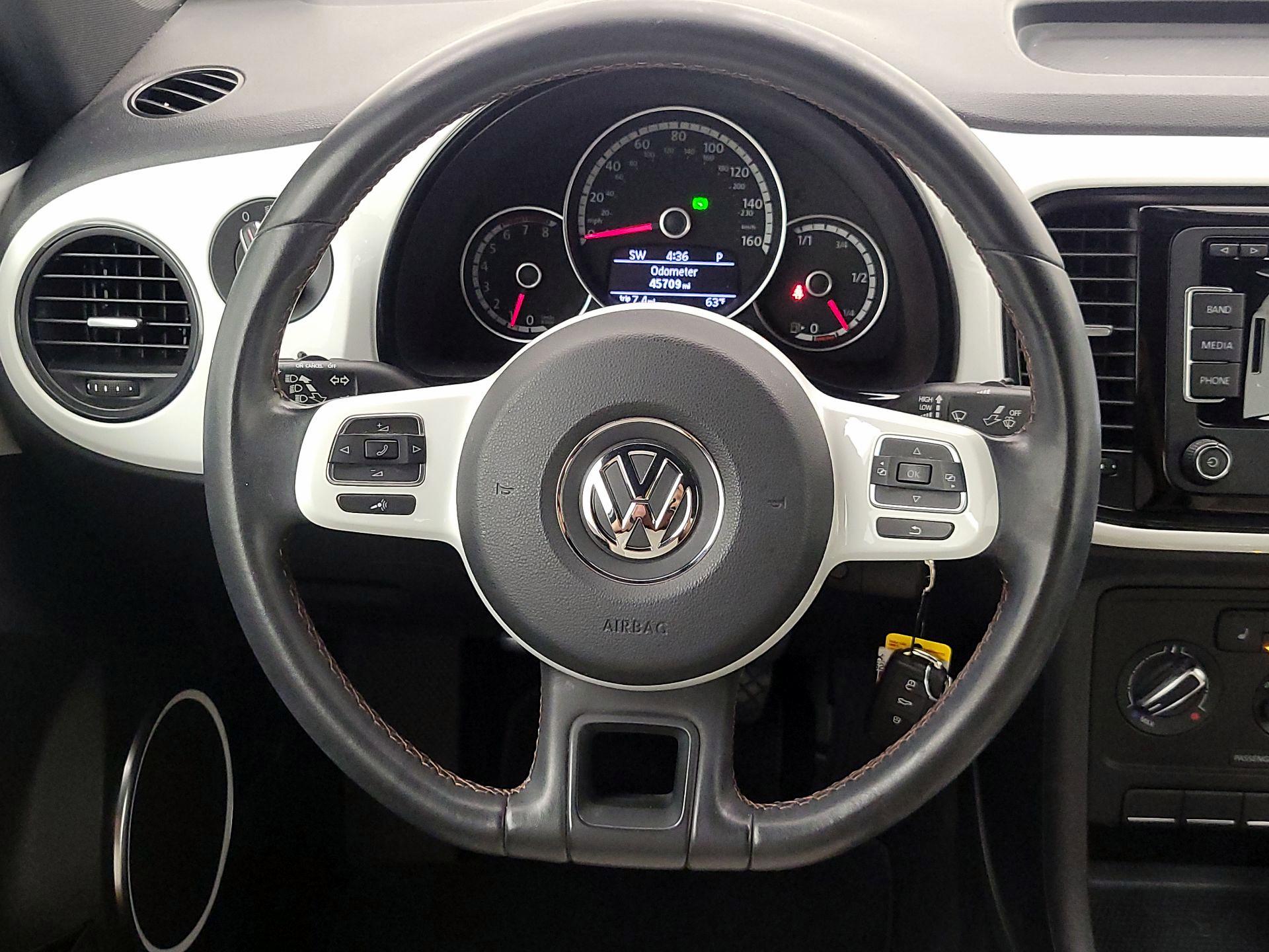Thumbnail: 2015 Volkswagen Beetle - 10