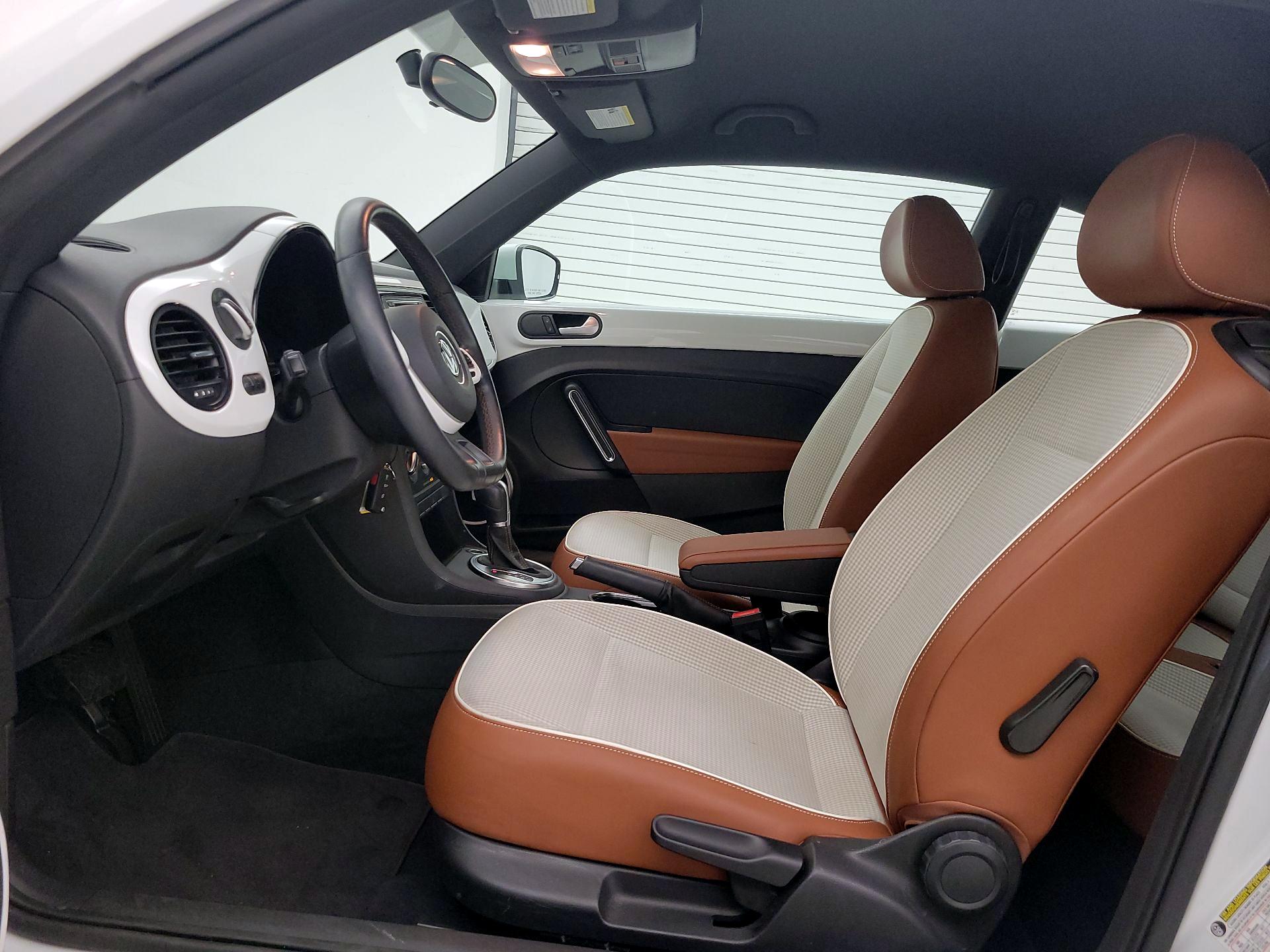 Thumbnail: 2015 Volkswagen Beetle - 11