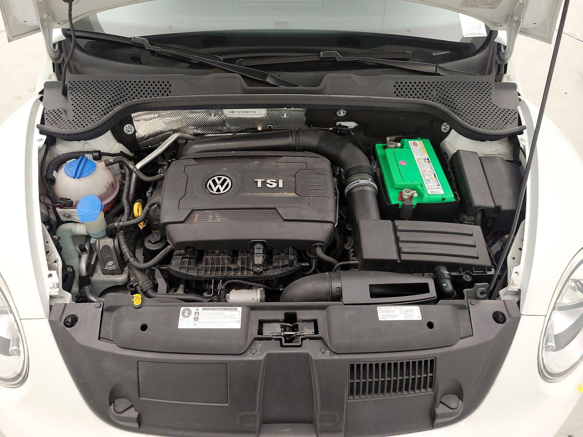 Thumbnail: 2015 Volkswagen Beetle - 19