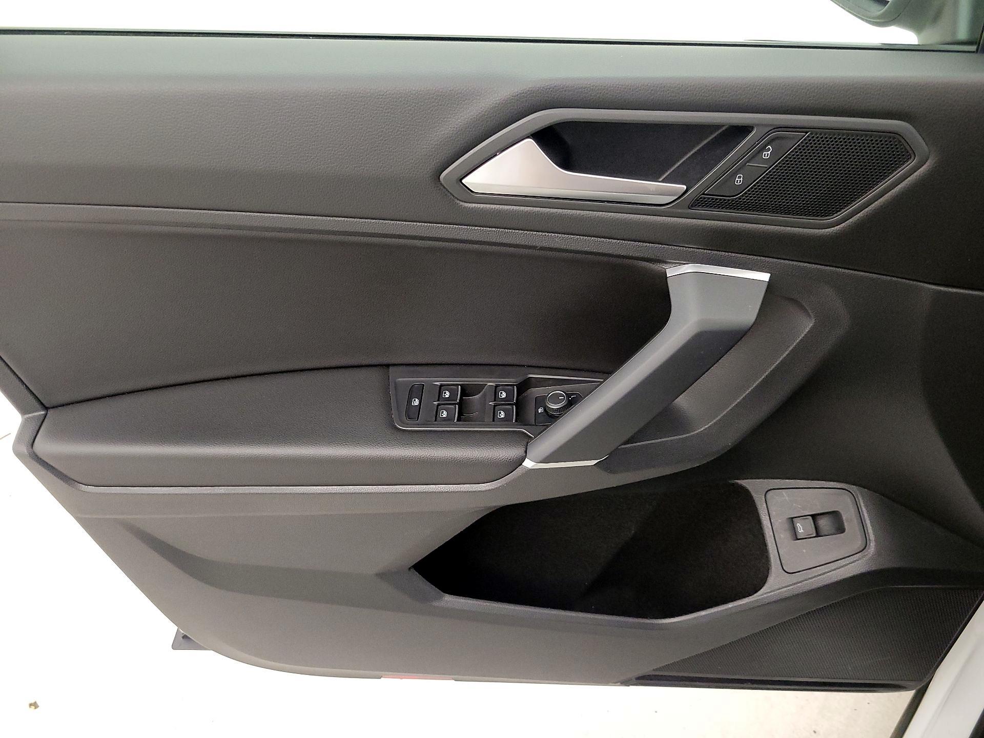 Thumbnail: 2020 Volkswagen Tiguan - 12