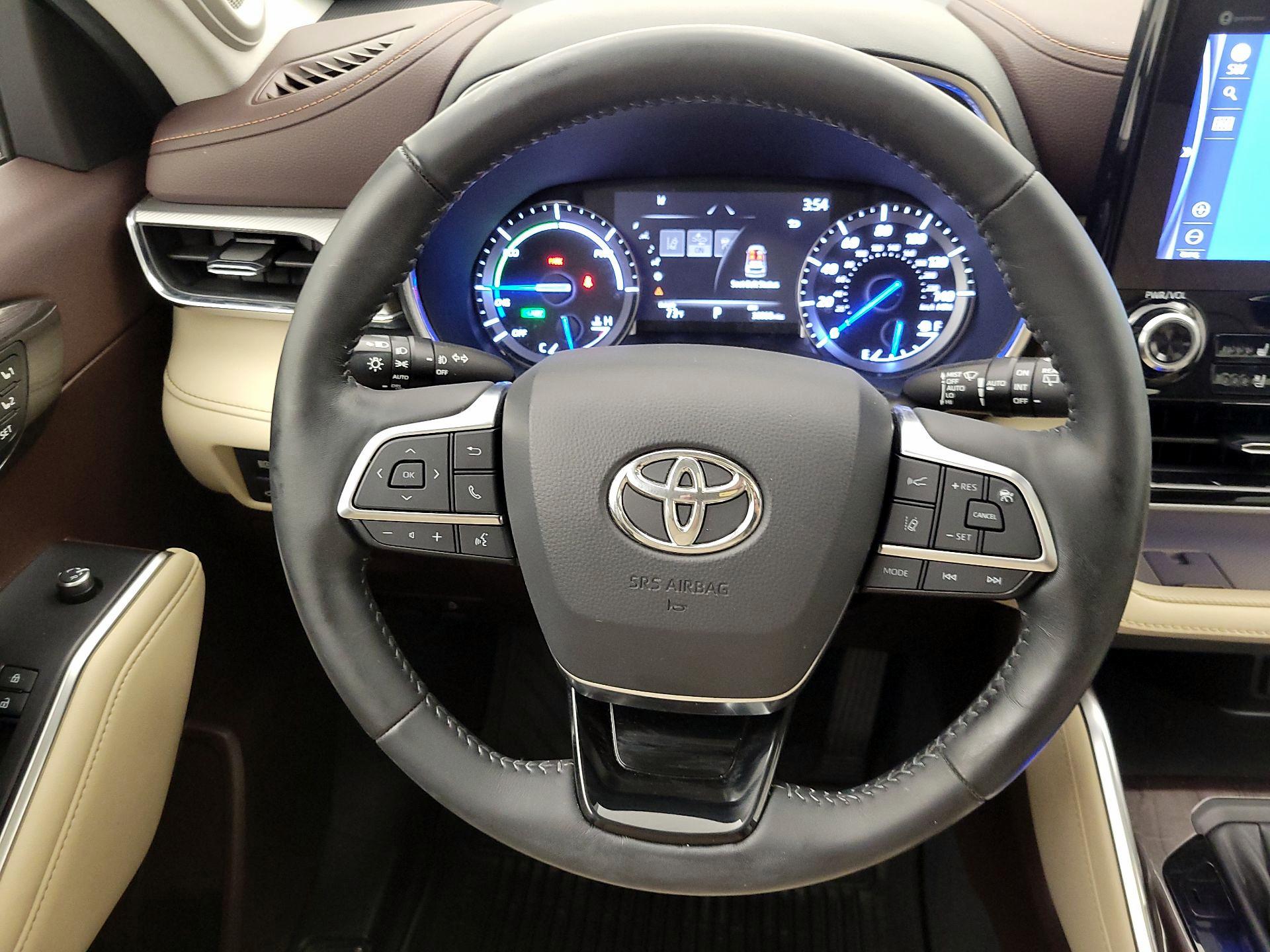 Thumbnail: 2021 Toyota Highlander - 10