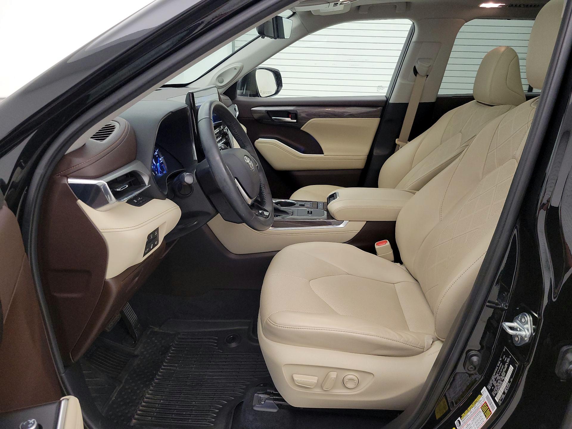 Thumbnail: 2021 Toyota Highlander - 11