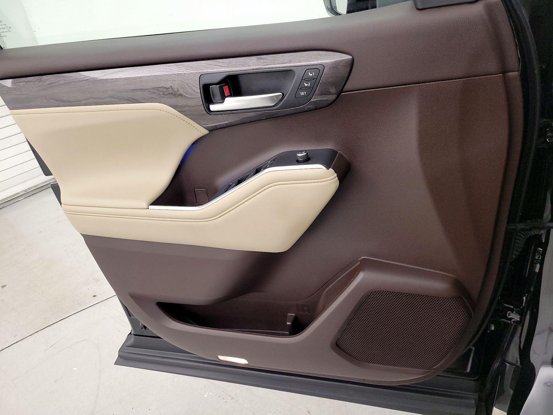 Thumbnail: 2021 Toyota Highlander - 12