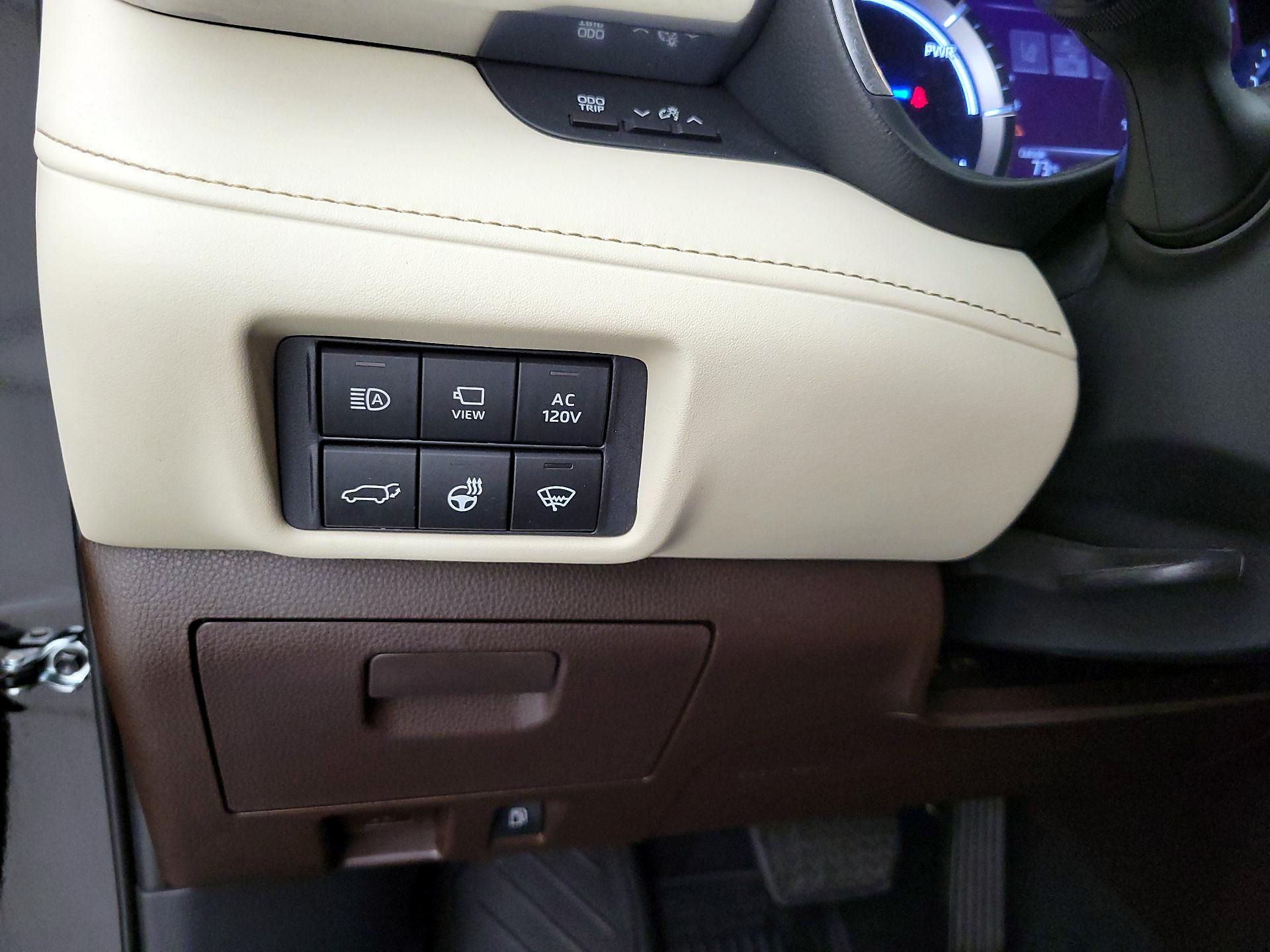 Thumbnail: 2021 Toyota Highlander - 13