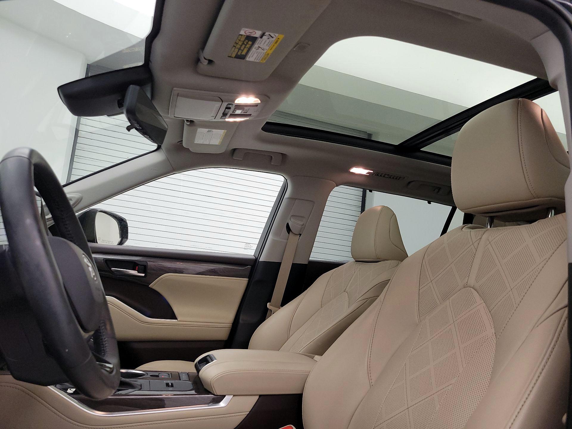 Thumbnail: 2021 Toyota Highlander - 20