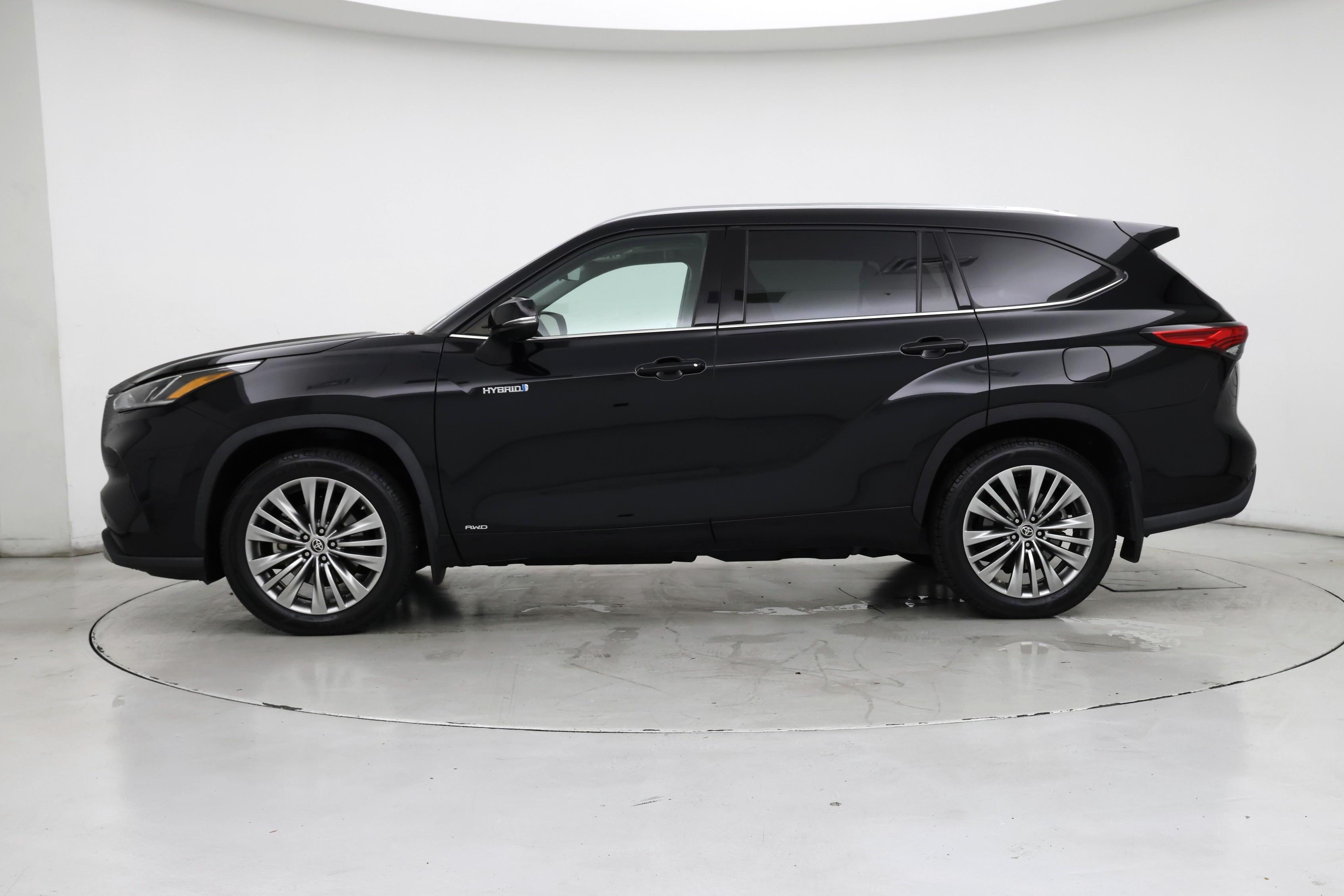 Thumbnail: 2021 Toyota Highlander - 3