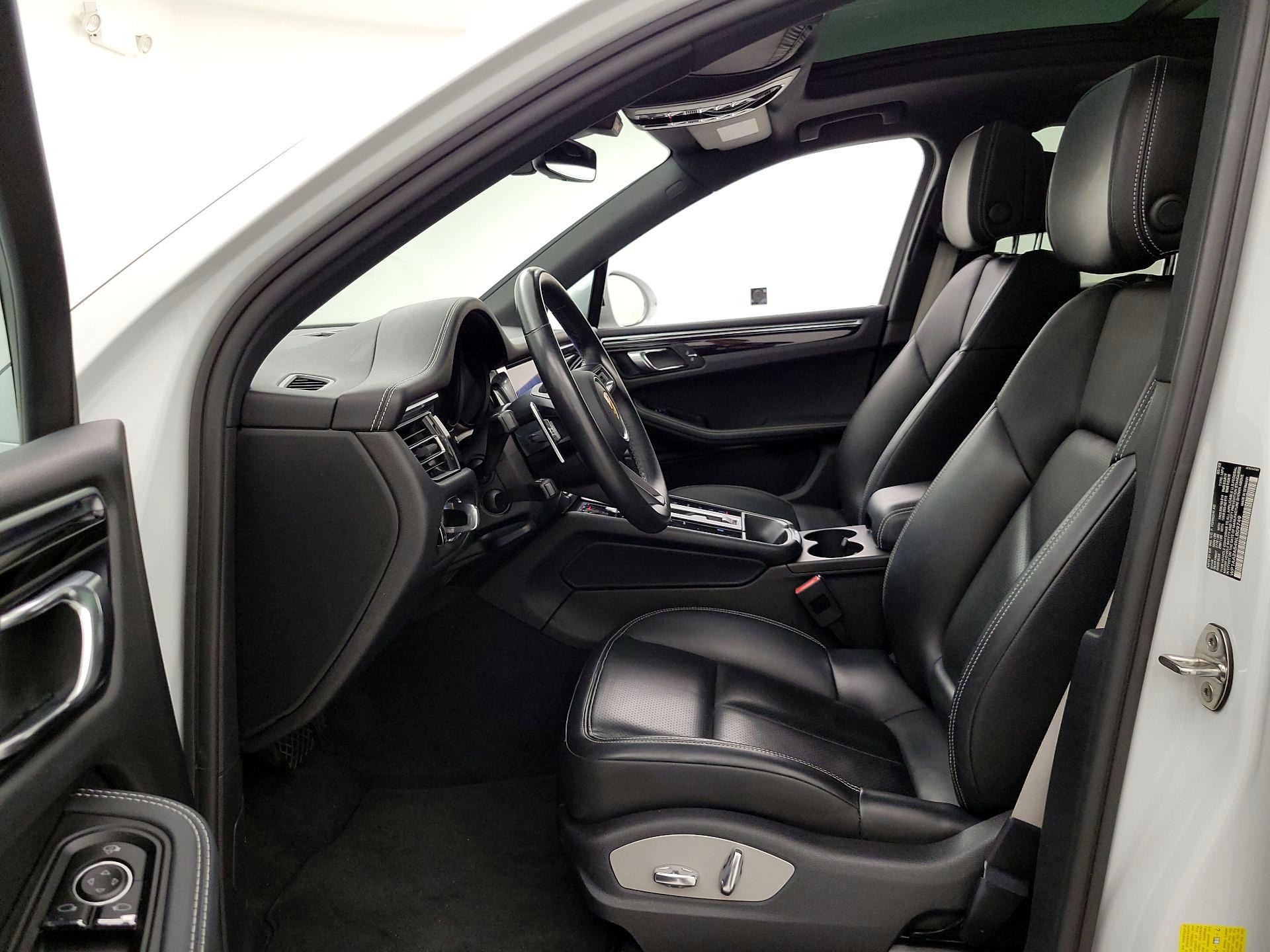 Thumbnail: 2022 Porsche Macan - 11