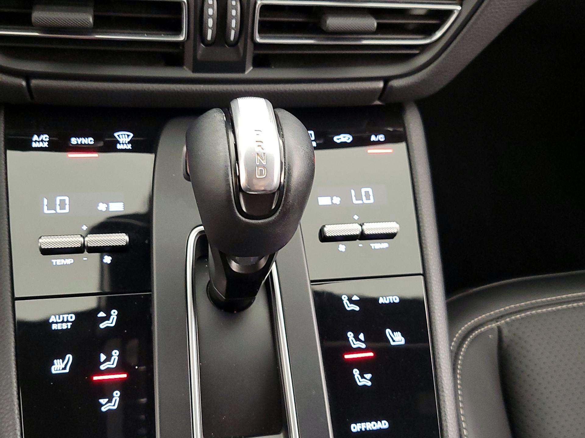 Thumbnail: 2022 Porsche Macan - 18