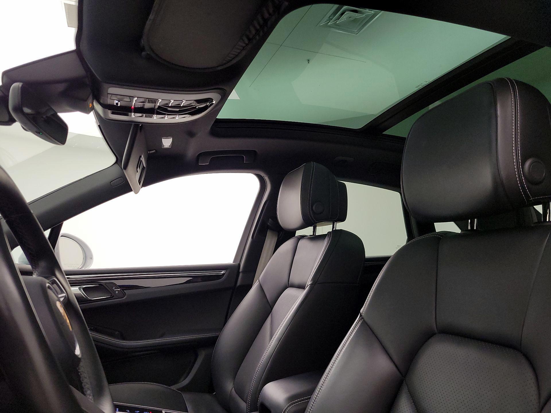 Thumbnail: 2022 Porsche Macan - 19