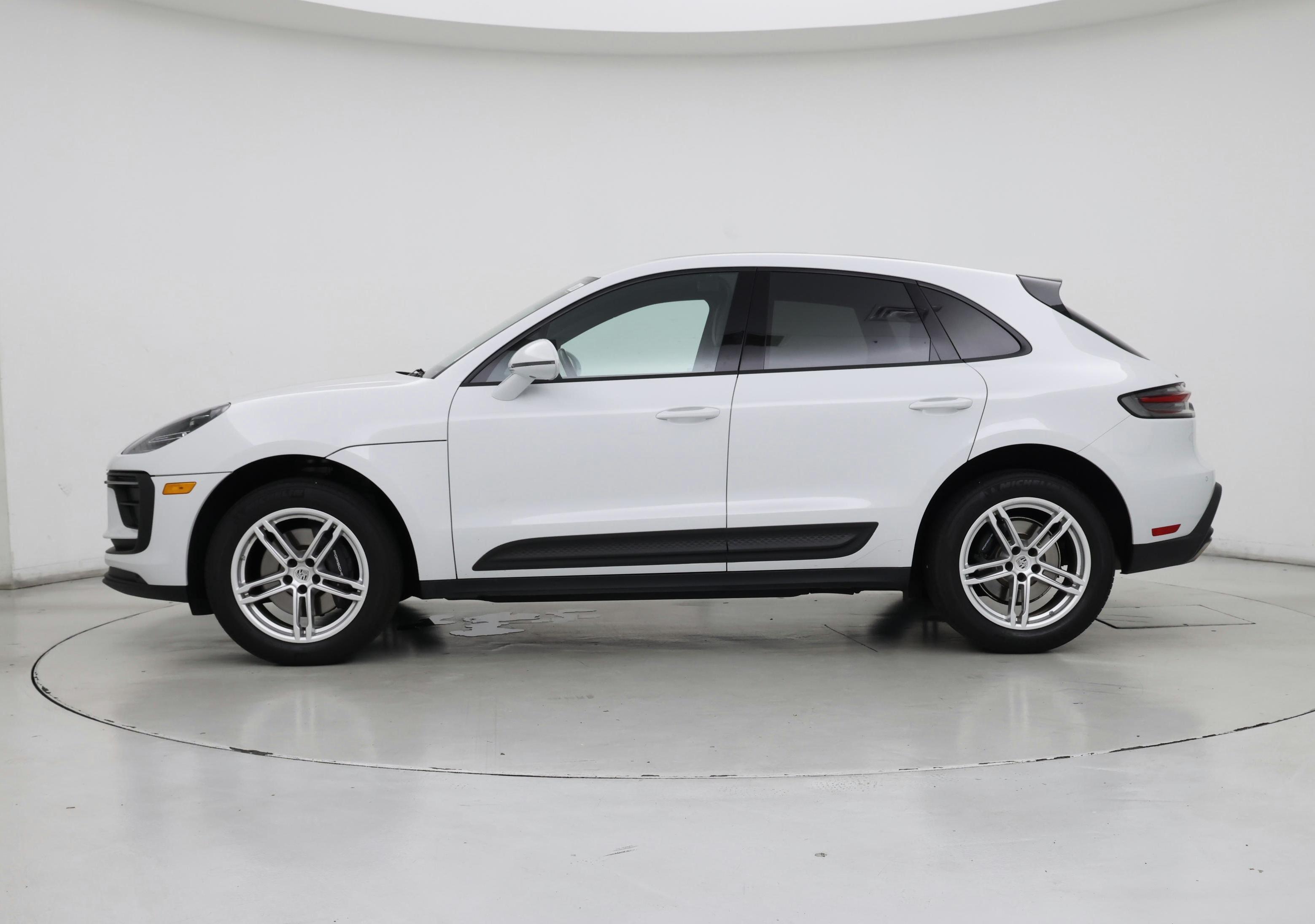 Thumbnail: 2022 Porsche Macan - 3