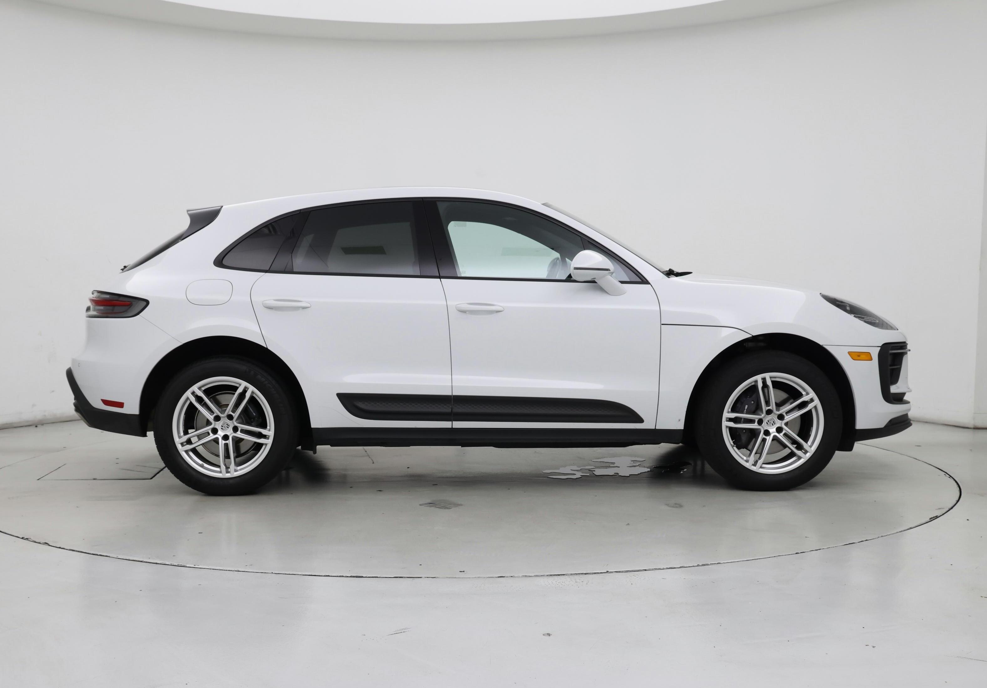 Thumbnail: 2022 Porsche Macan - 7
