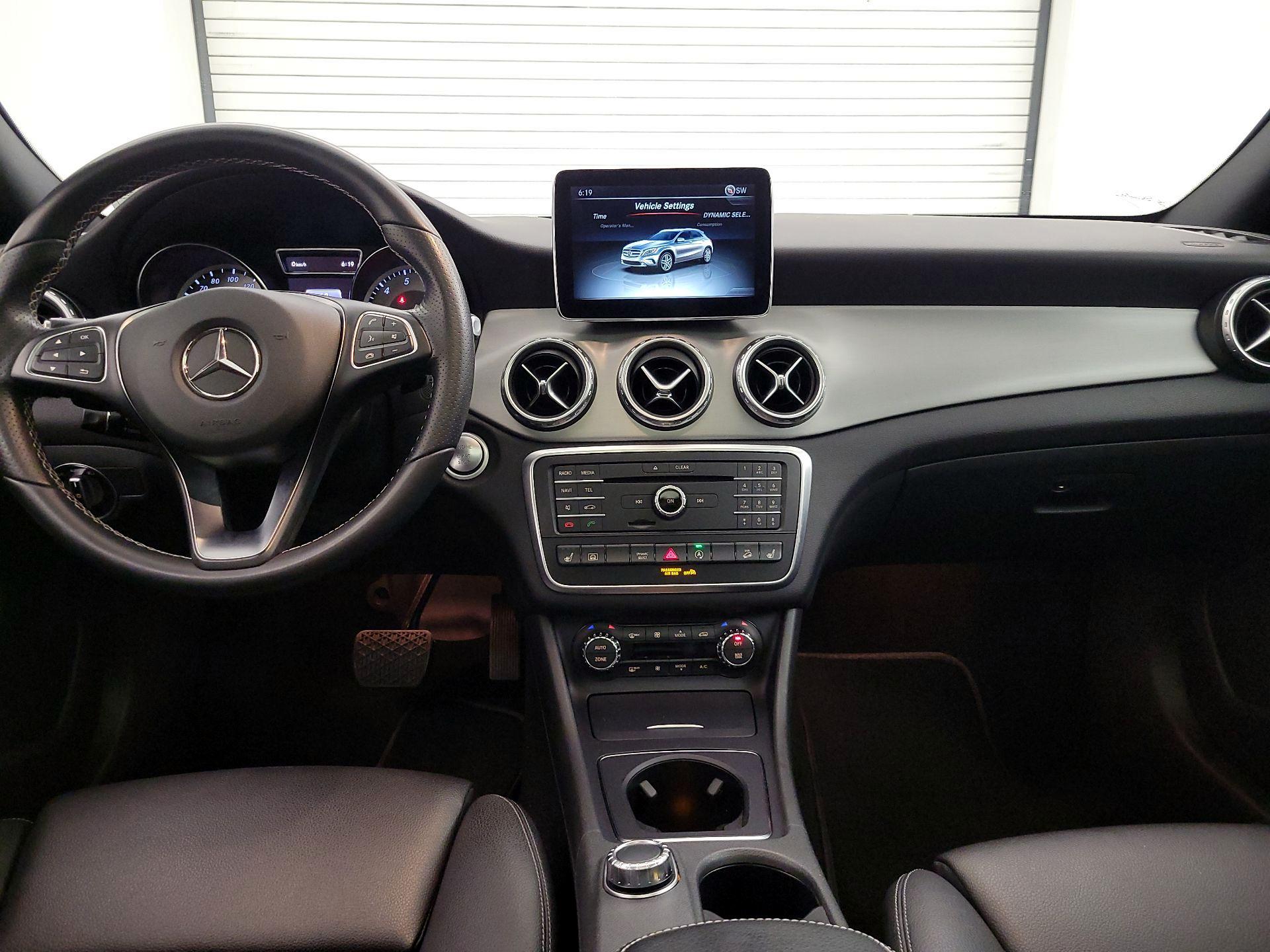 Thumbnail: 2016 Mercedes-Benz GLA - 9