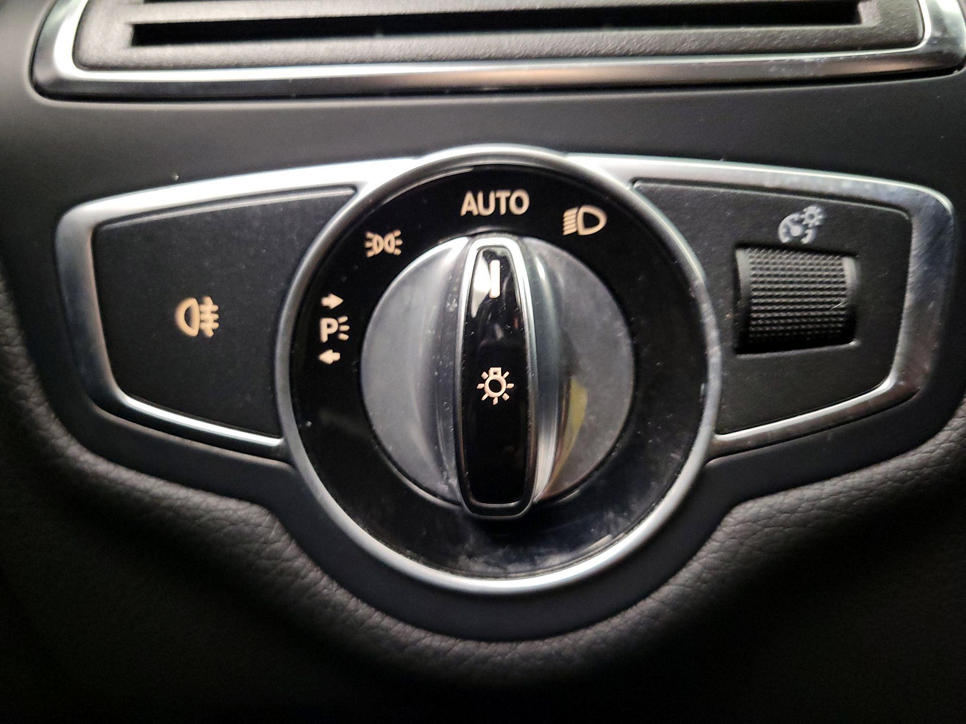 Thumbnail: 2016 Mercedes-Benz C-Class - 13