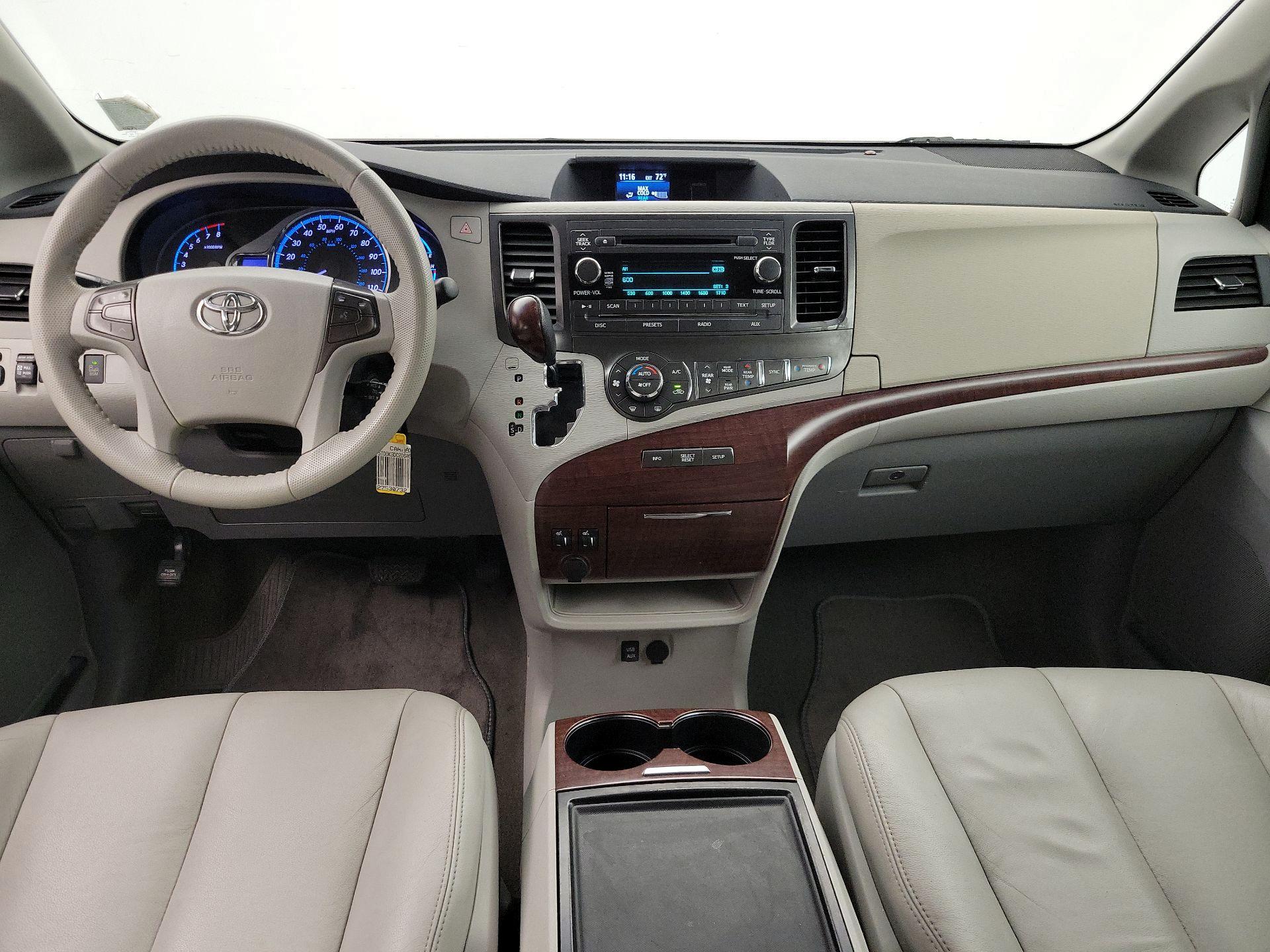 Thumbnail: 2013 Toyota Sienna - 9