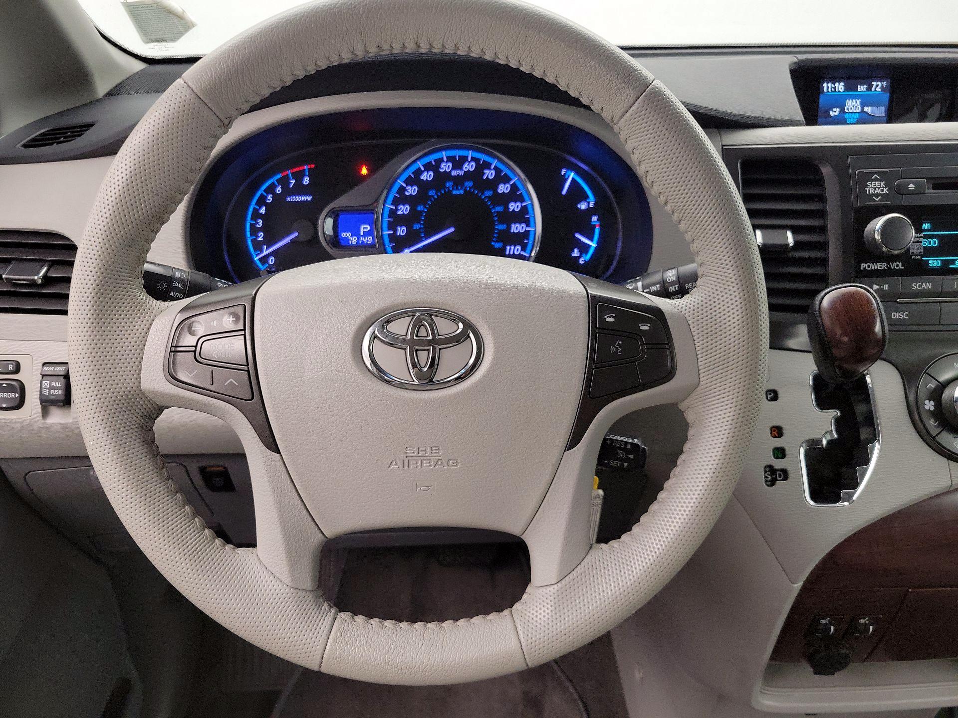 Thumbnail: 2013 Toyota Sienna - 10