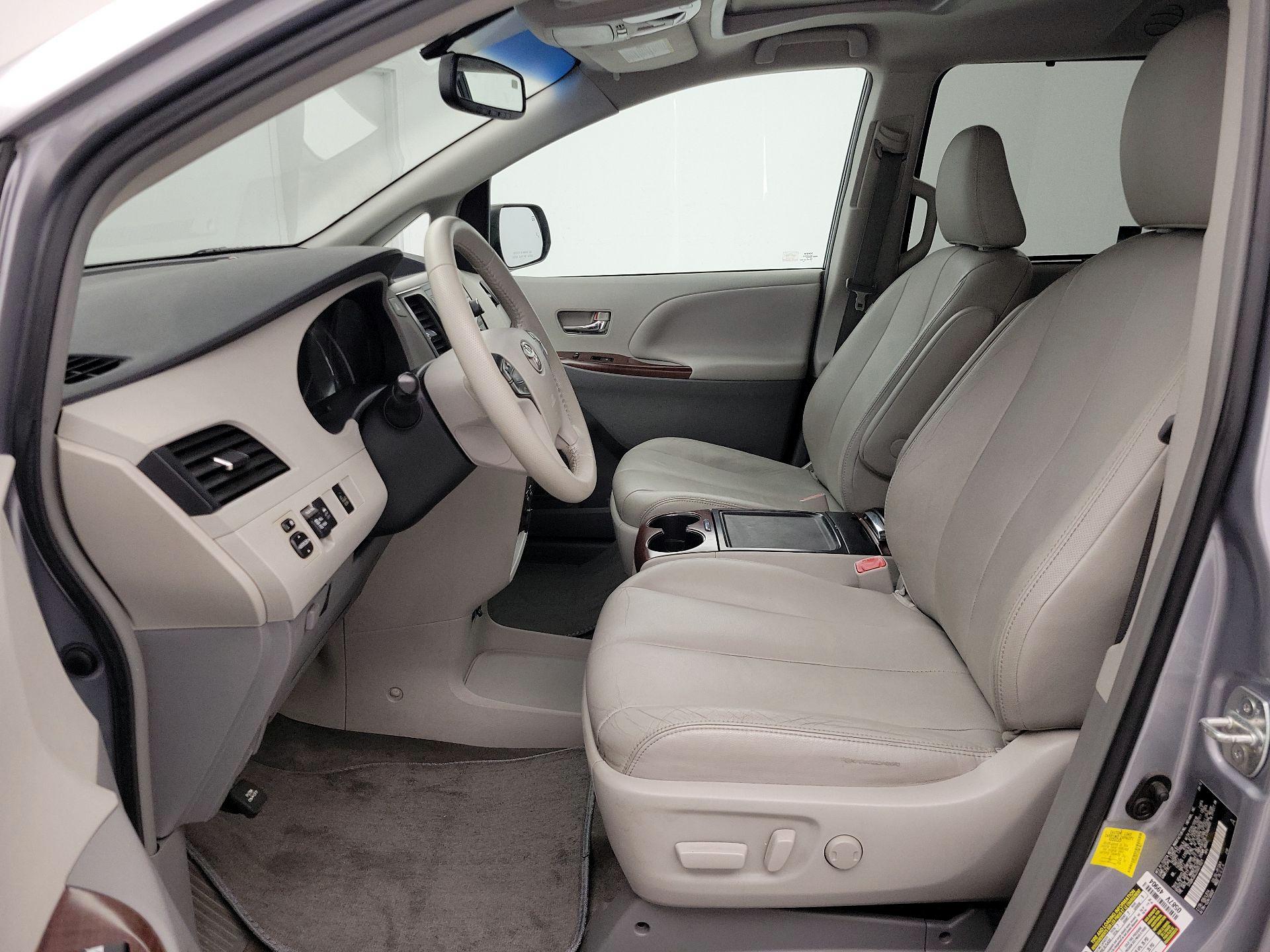 Thumbnail: 2013 Toyota Sienna - 11