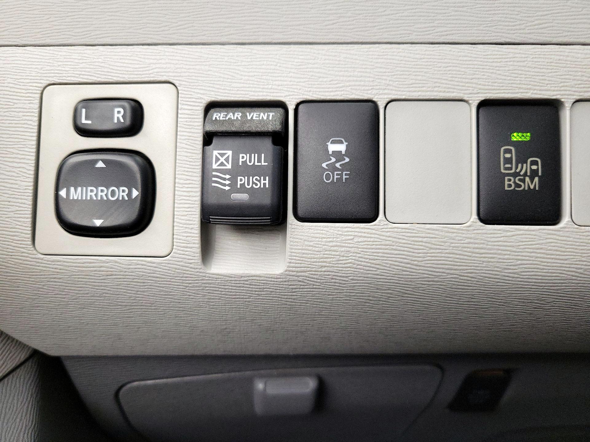 Thumbnail: 2013 Toyota Sienna - 13